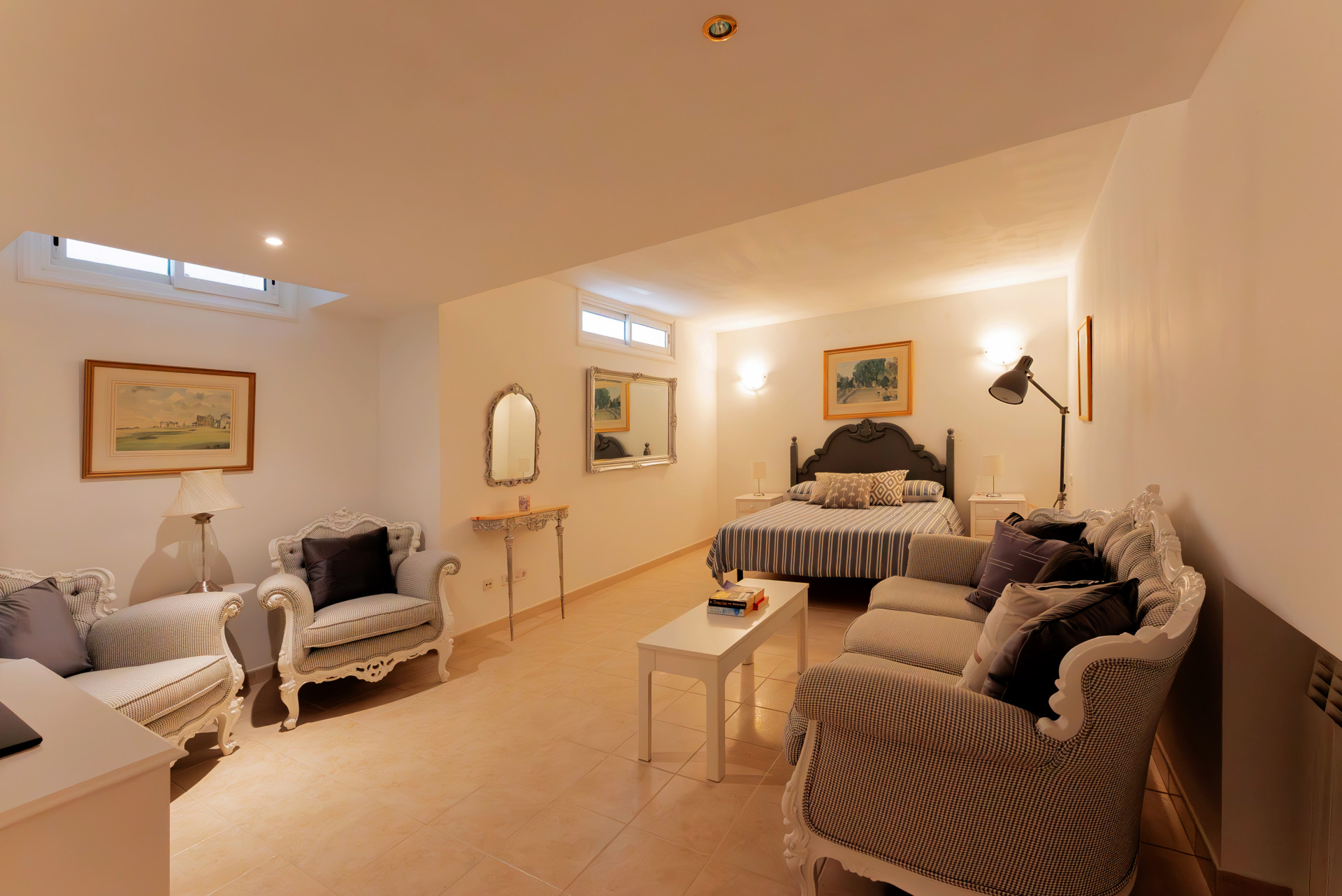 Classical Style Villa for Sale in El Herrojo, Benahavis