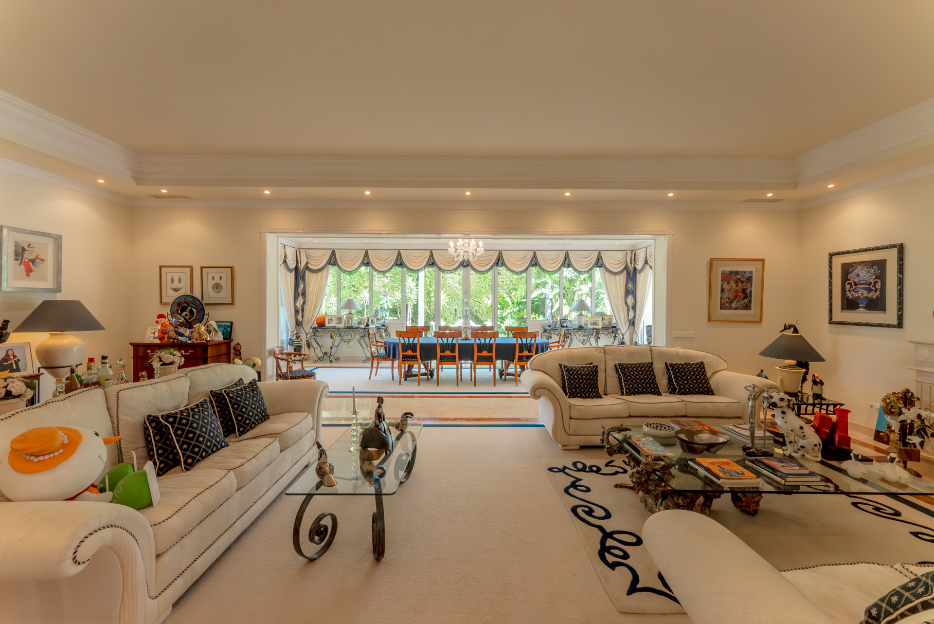 Classical Style Villa for Sale in El Herrojo, Benahavis
