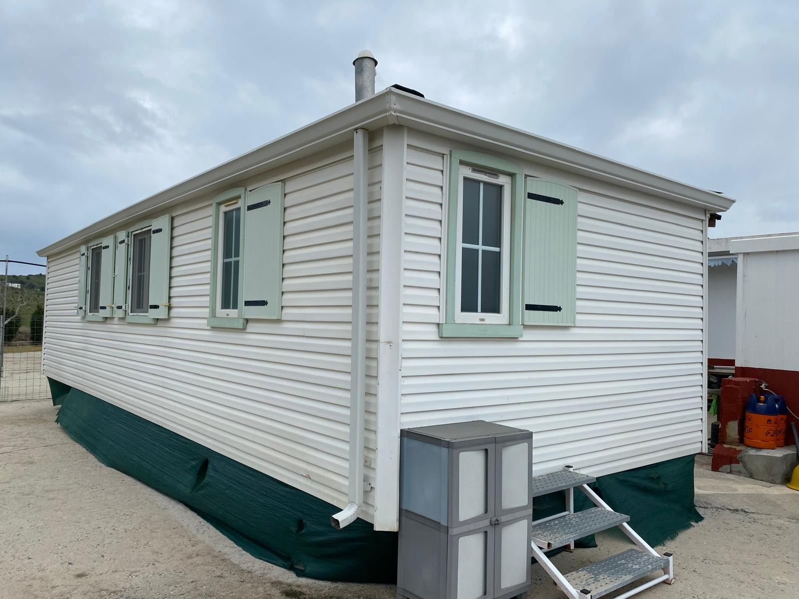 Rustic land with zoo license