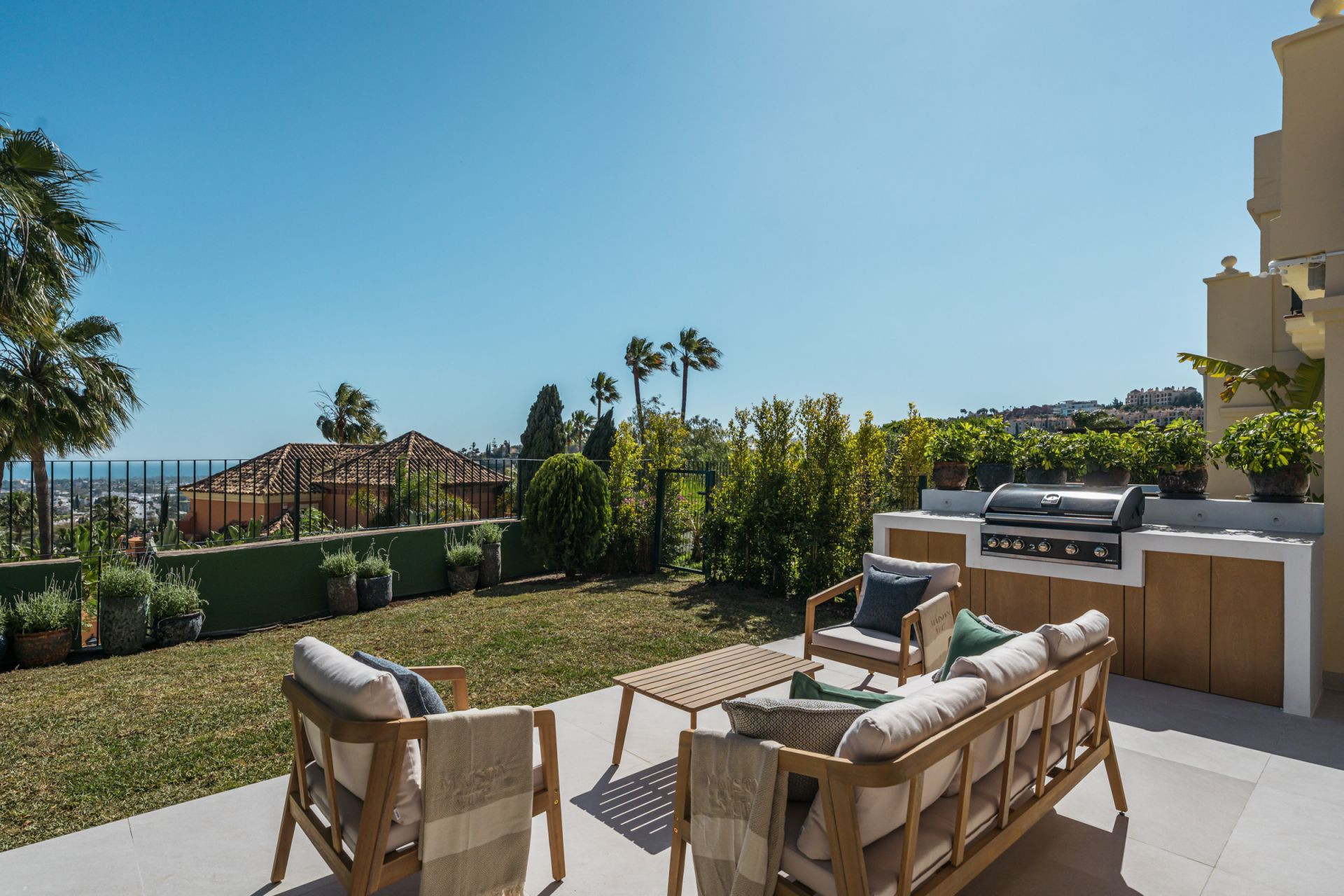 Three-level town house in la Quinta Hills, Benahavis
