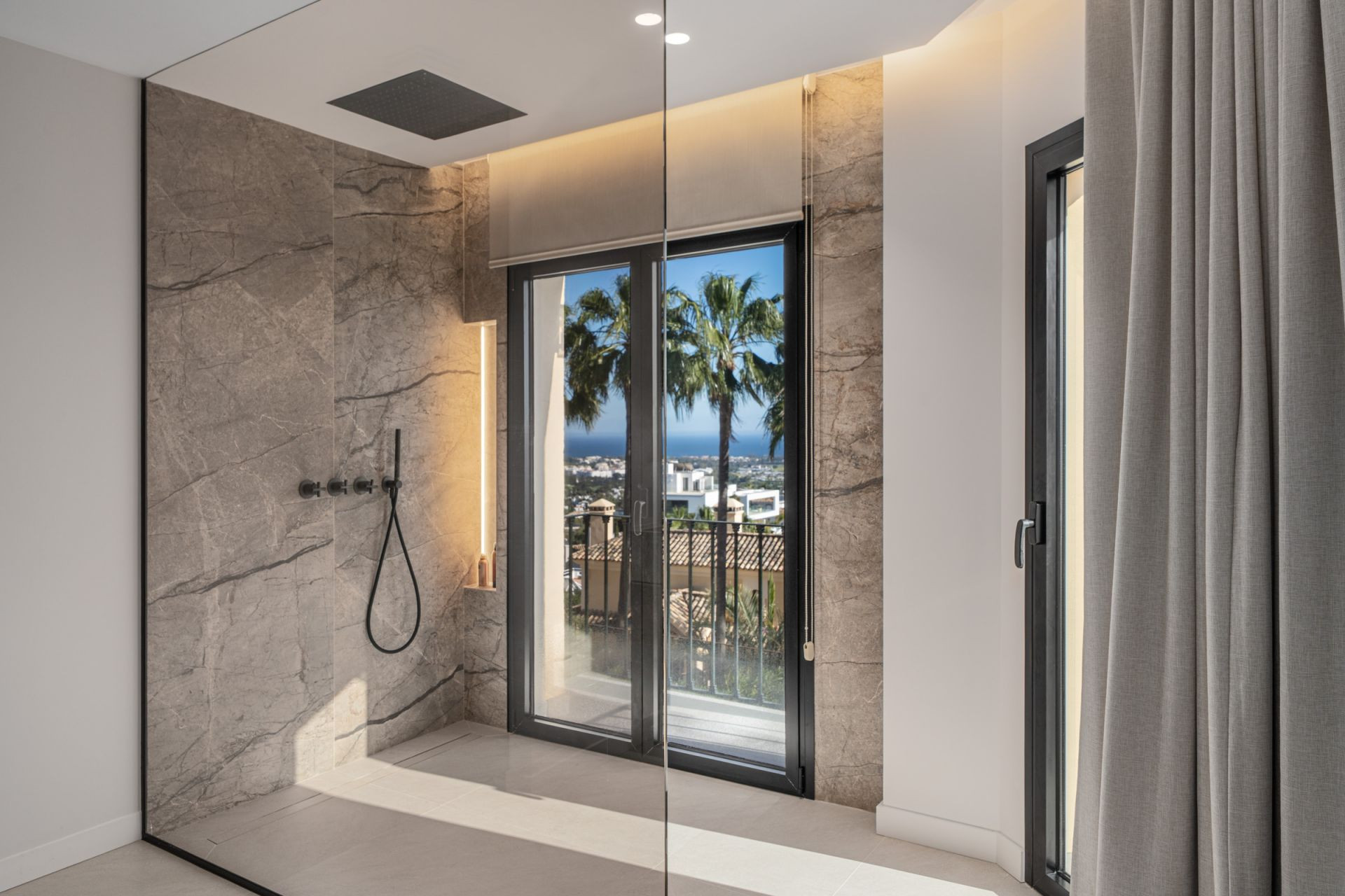 Three-level town house in la Quinta Hills, Benahavis
