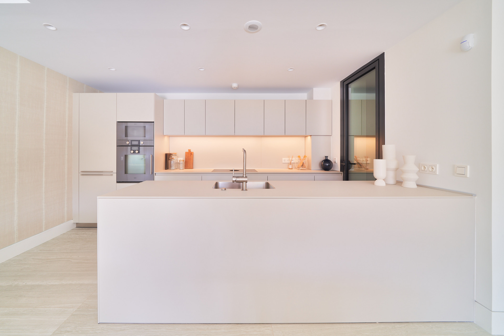 Exclusive Beachfront Modern Residence Living