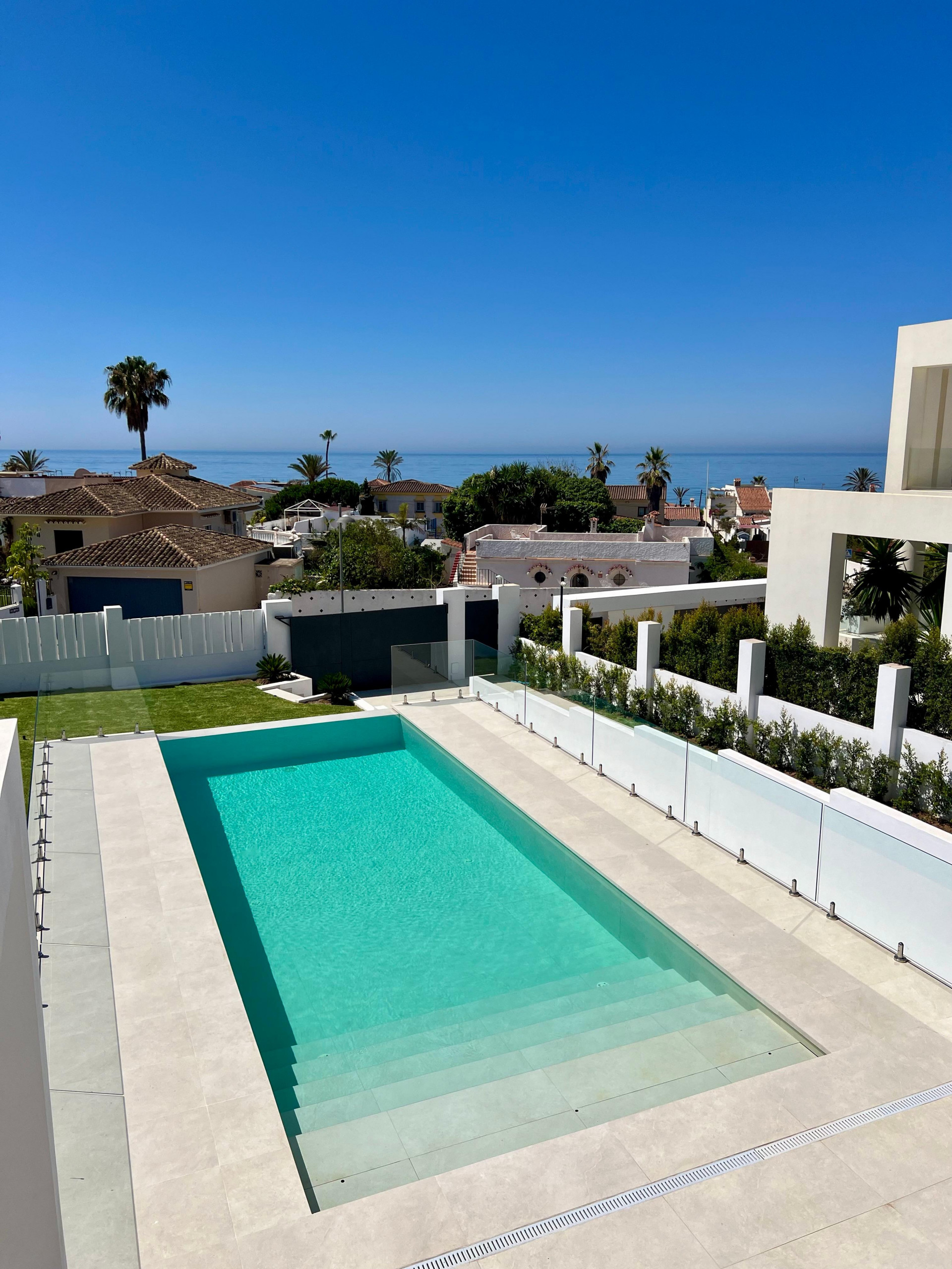 Exclusive villa in Marbella East, beach side