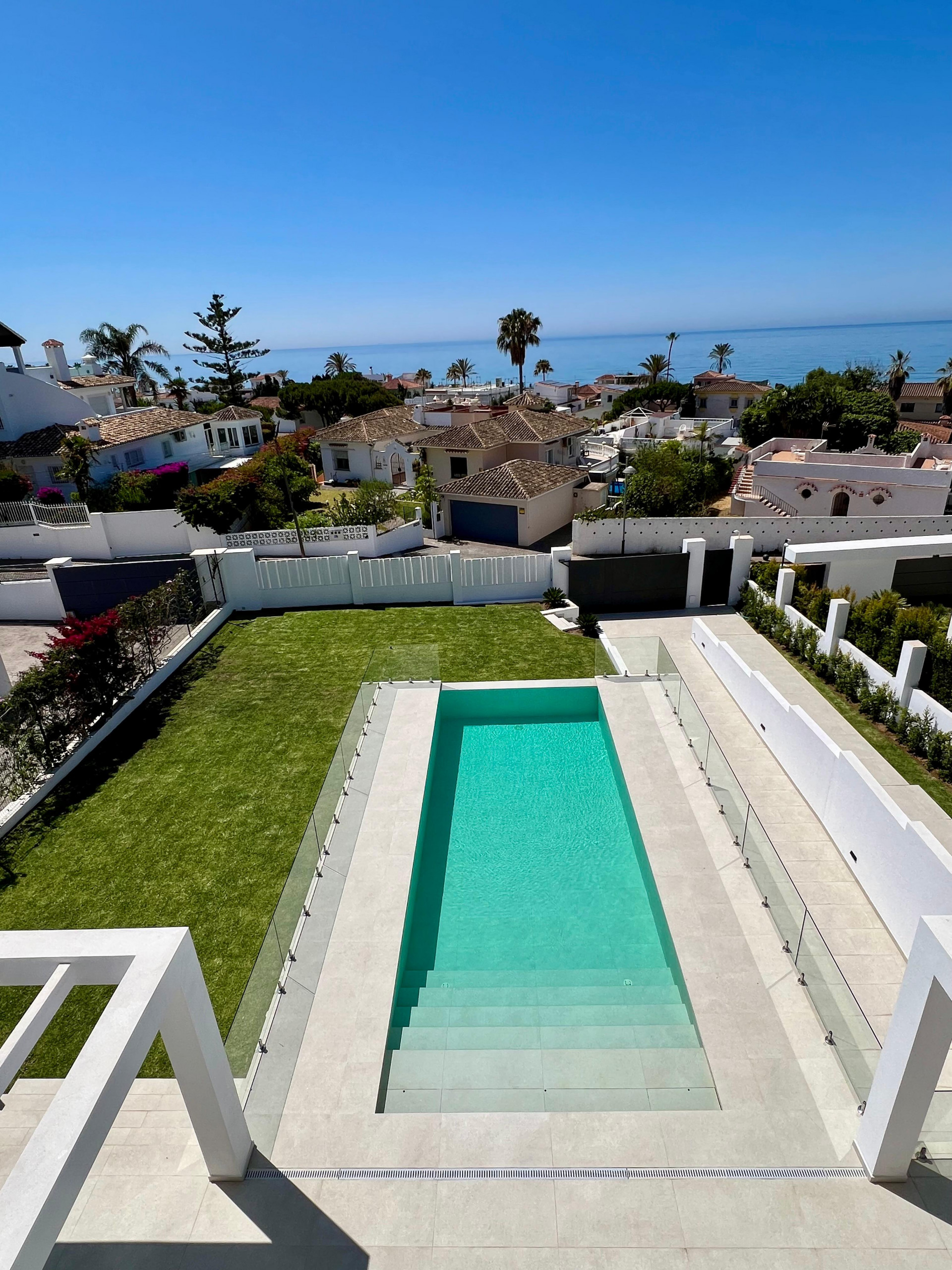 Exclusive villa in Marbella East, beach side