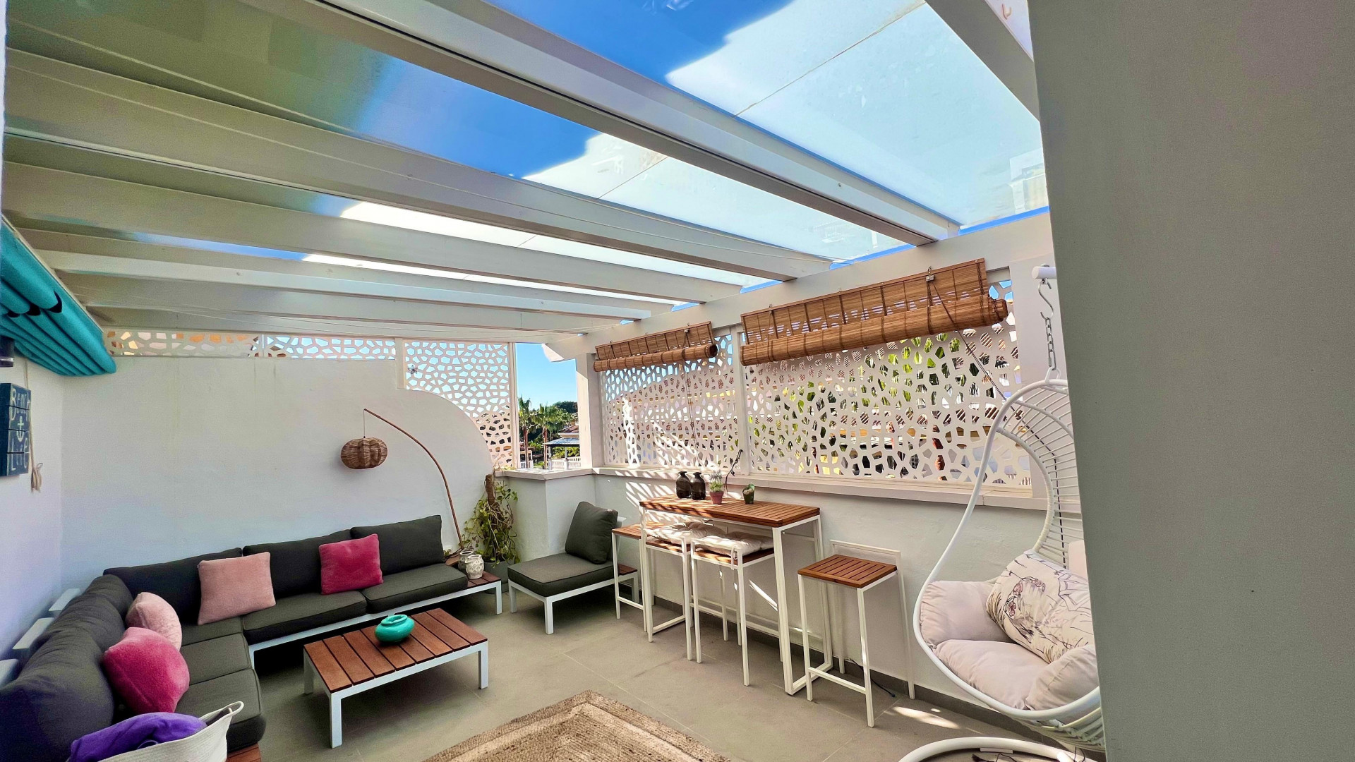 Renovated and very welcoming penthouse in the well-known Dama de Noche complex