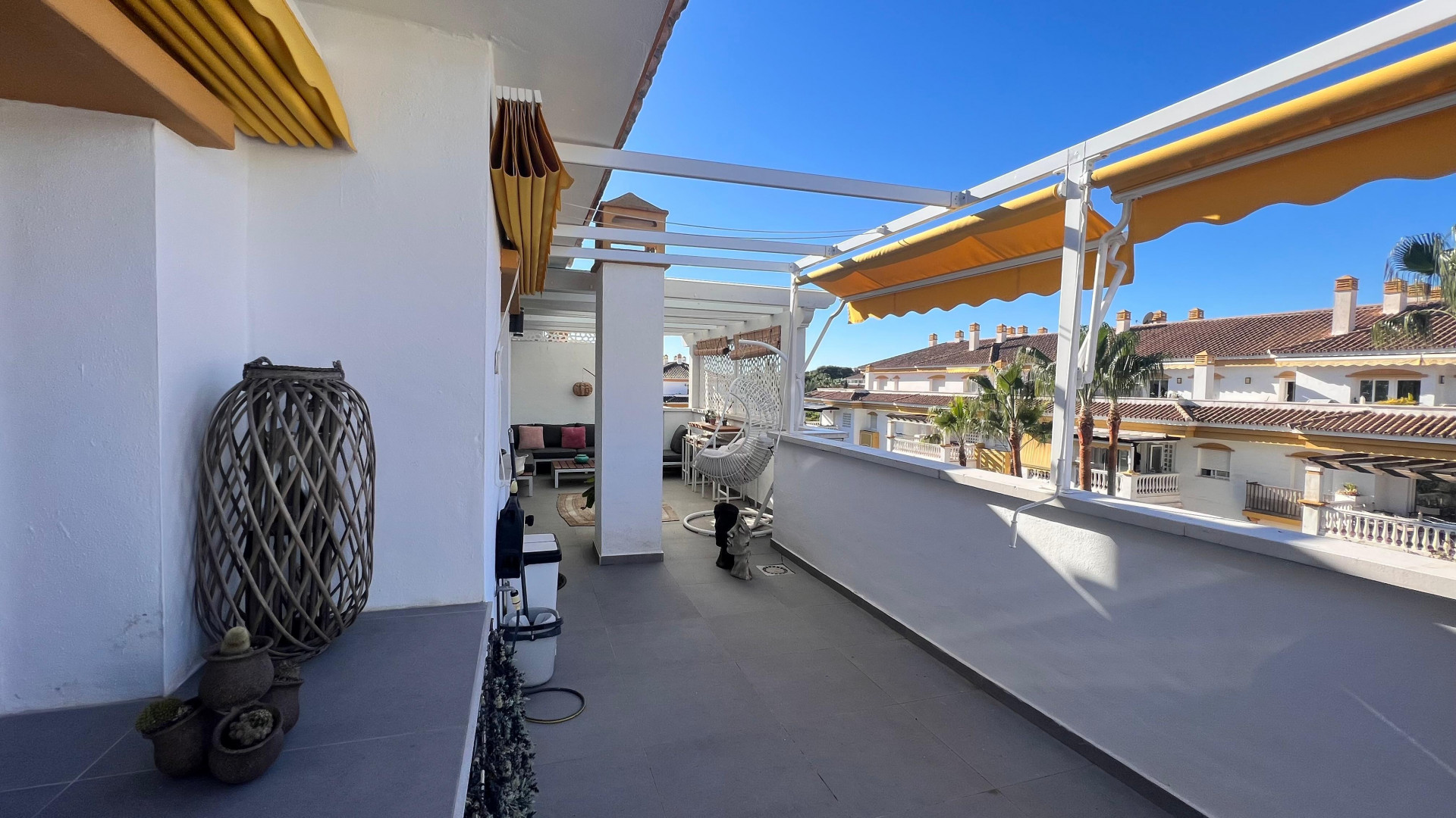 Renovated and very welcoming penthouse in the well-known Dama de Noche complex