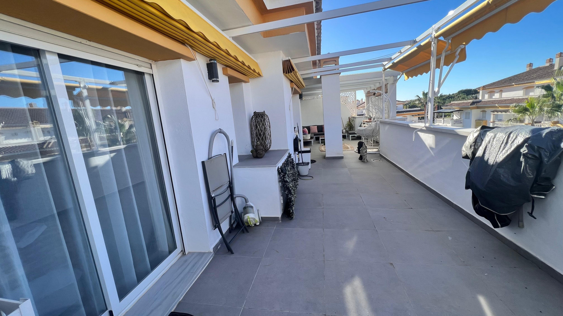 Renovated and very welcoming penthouse in the well-known Dama de Noche complex