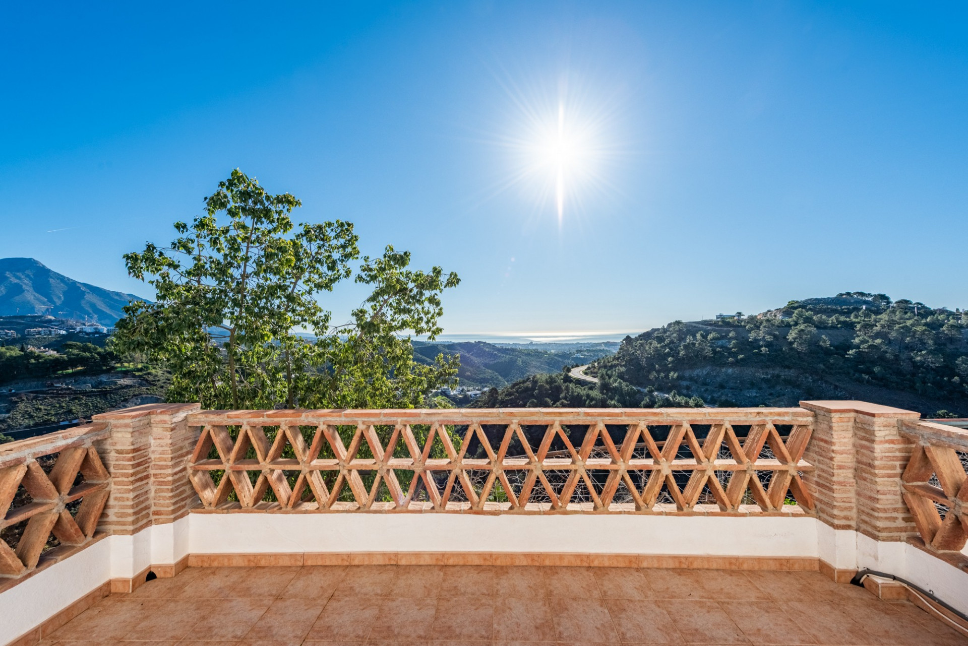 Традиционное Элегантное Имение с Панорамными Видами