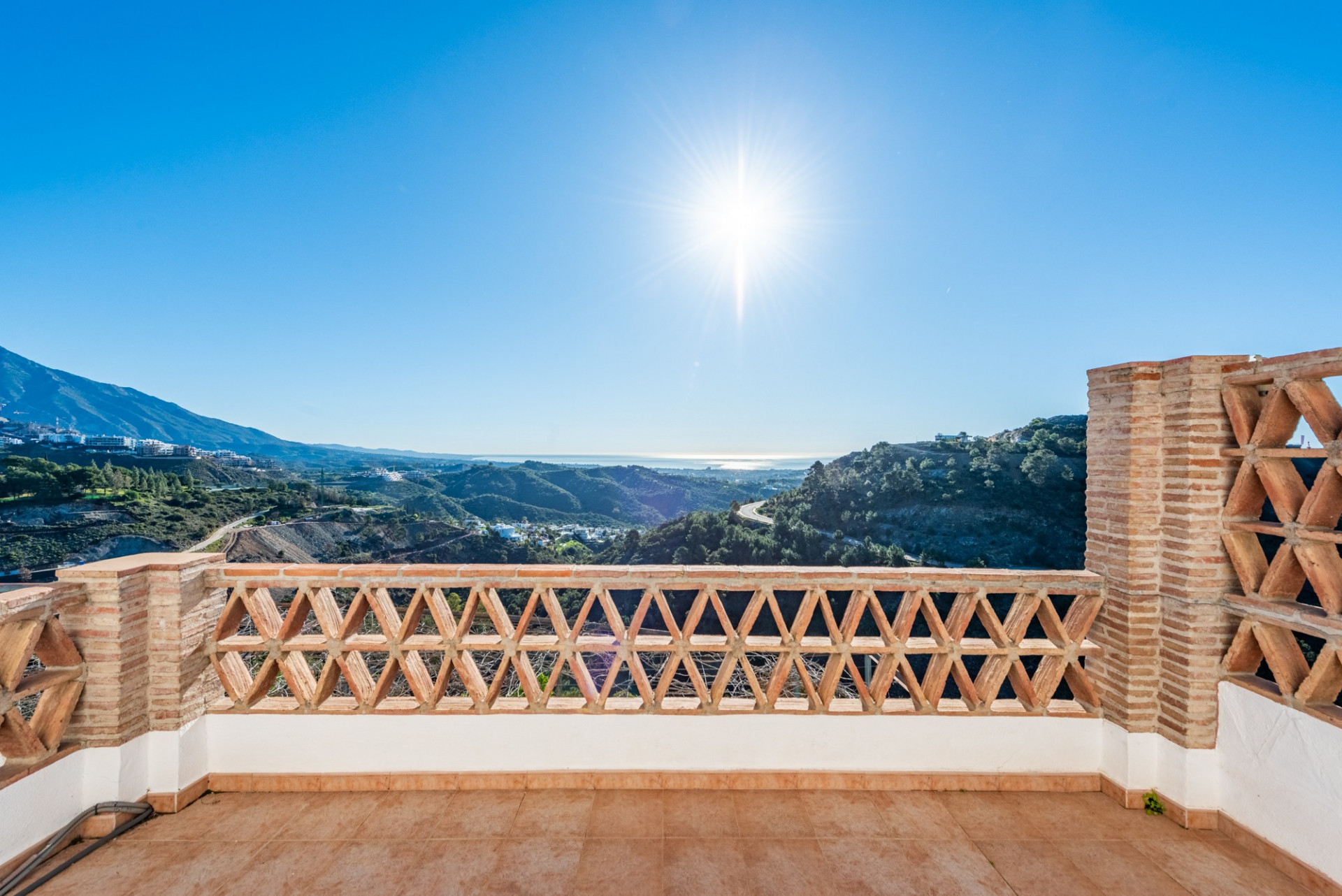 Традиционное Элегантное Имение с Панорамными Видами