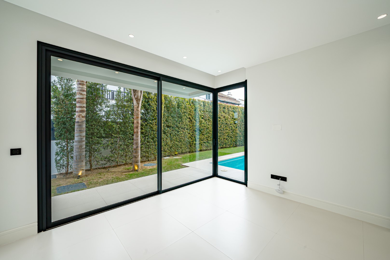 Modern Villa in Rio Verde, Marbella Golden Mile – Just 100 meters from the beach