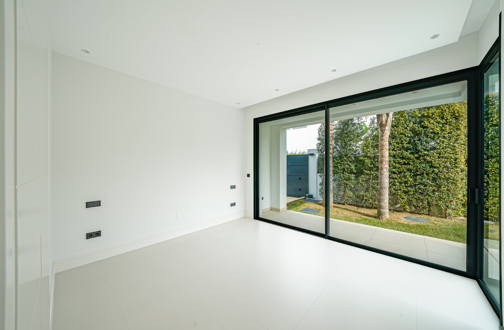 Modern Villa in Rio Verde, Marbella Golden Mile – Just 100 meters from the beach