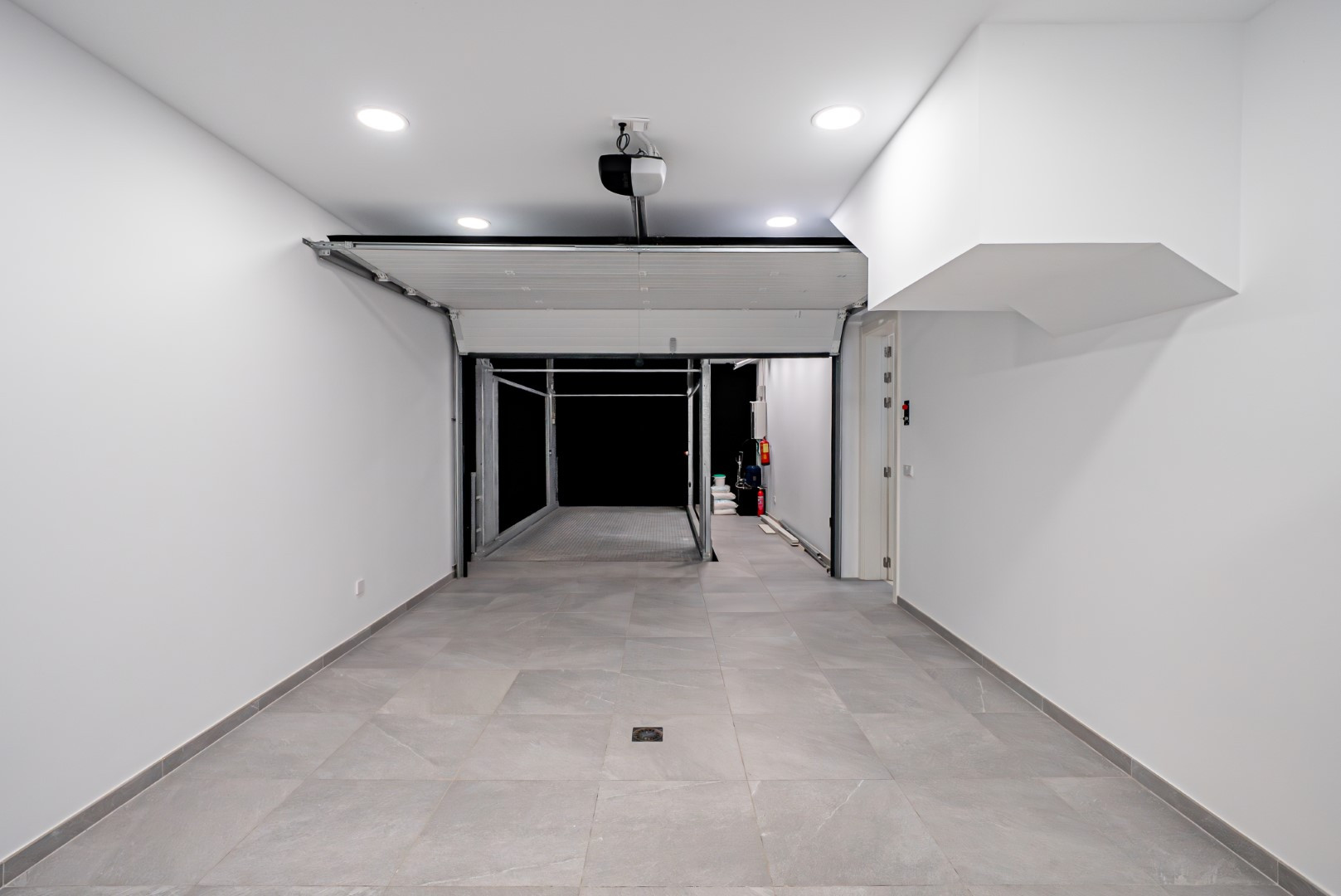 Modern Villa in Rio Verde, Marbella Golden Mile – Just 100 meters from the beach