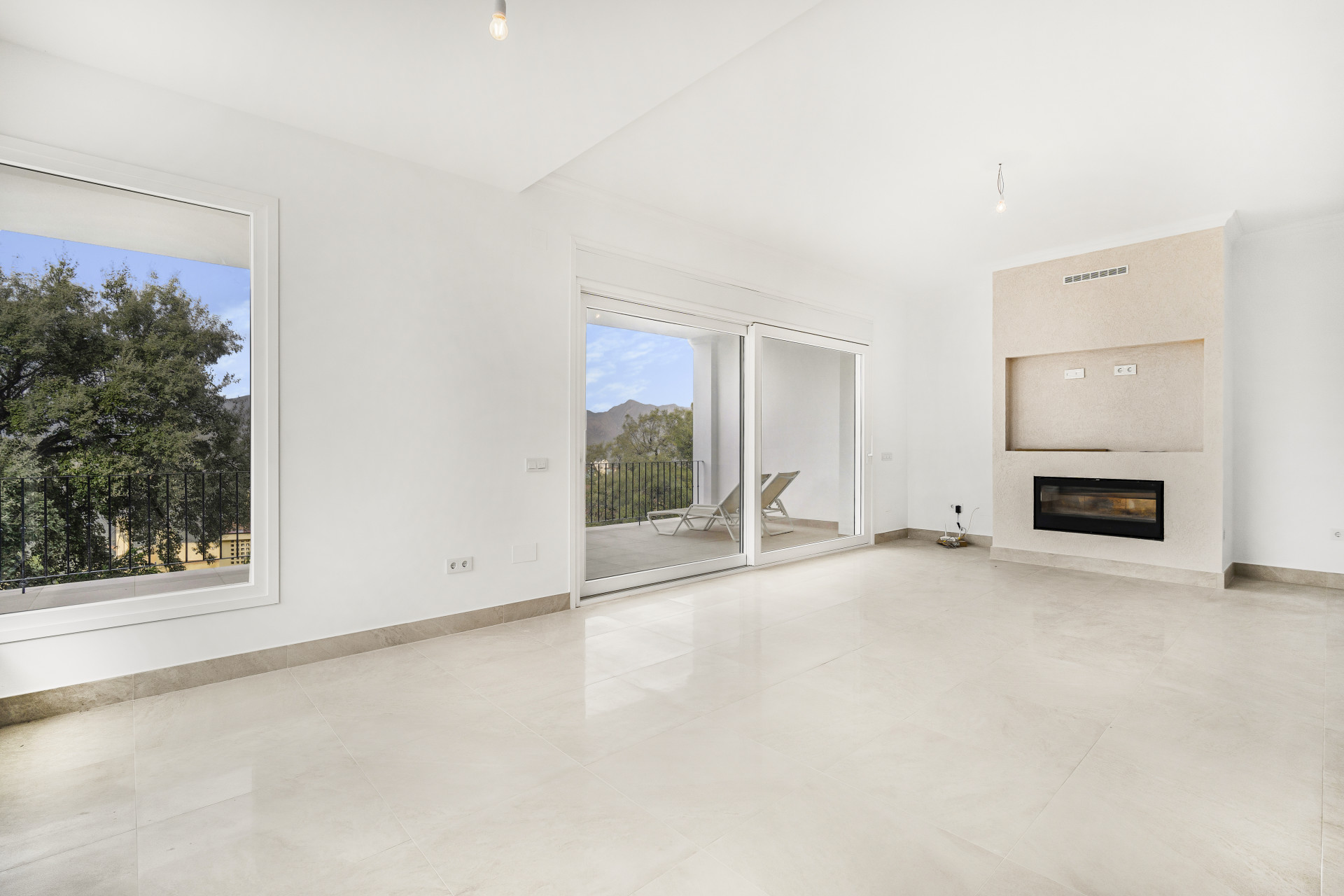 Таунхаус с панорамными видами в Ла Майрена, Восточная Марбелья