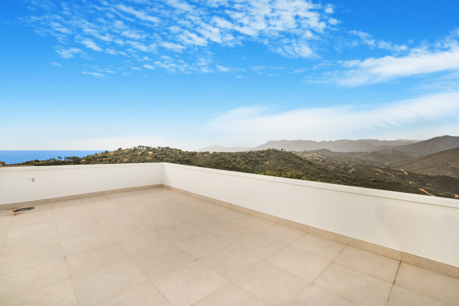 Таунхаус с панорамными видами в Ла Майрена, Восточная Марбелья