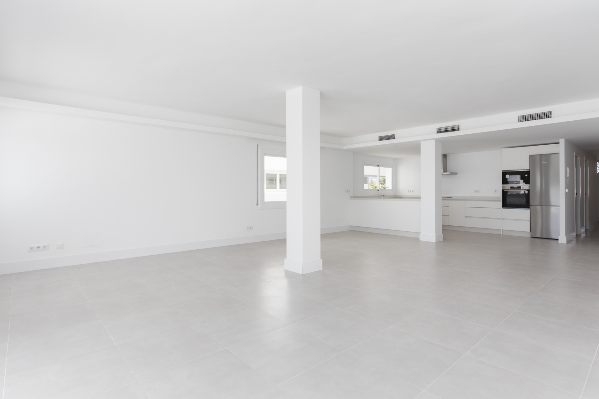 Apartamento de Lujo Reformado en Primera Línea de Playa – Parque del Sol, Guadalmina Baja