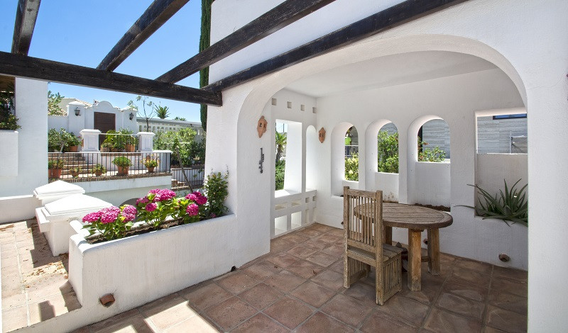 Villa de Lujo en Primera Línea de Golf en Nueva Andalucía, Marbella