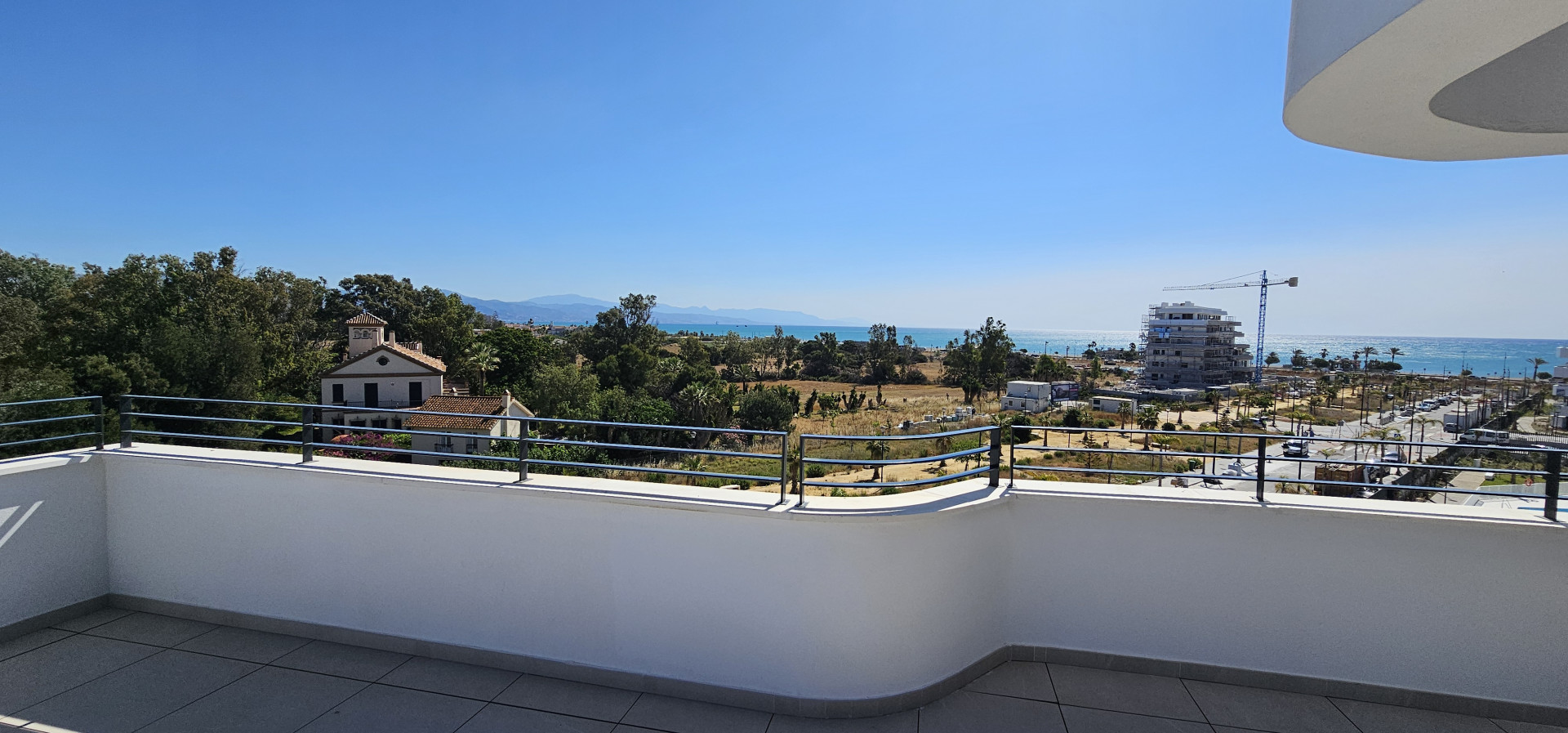 Ático de lujo para estrenar con vistas panorámicas al mar en Los Álamos – Torremolinos