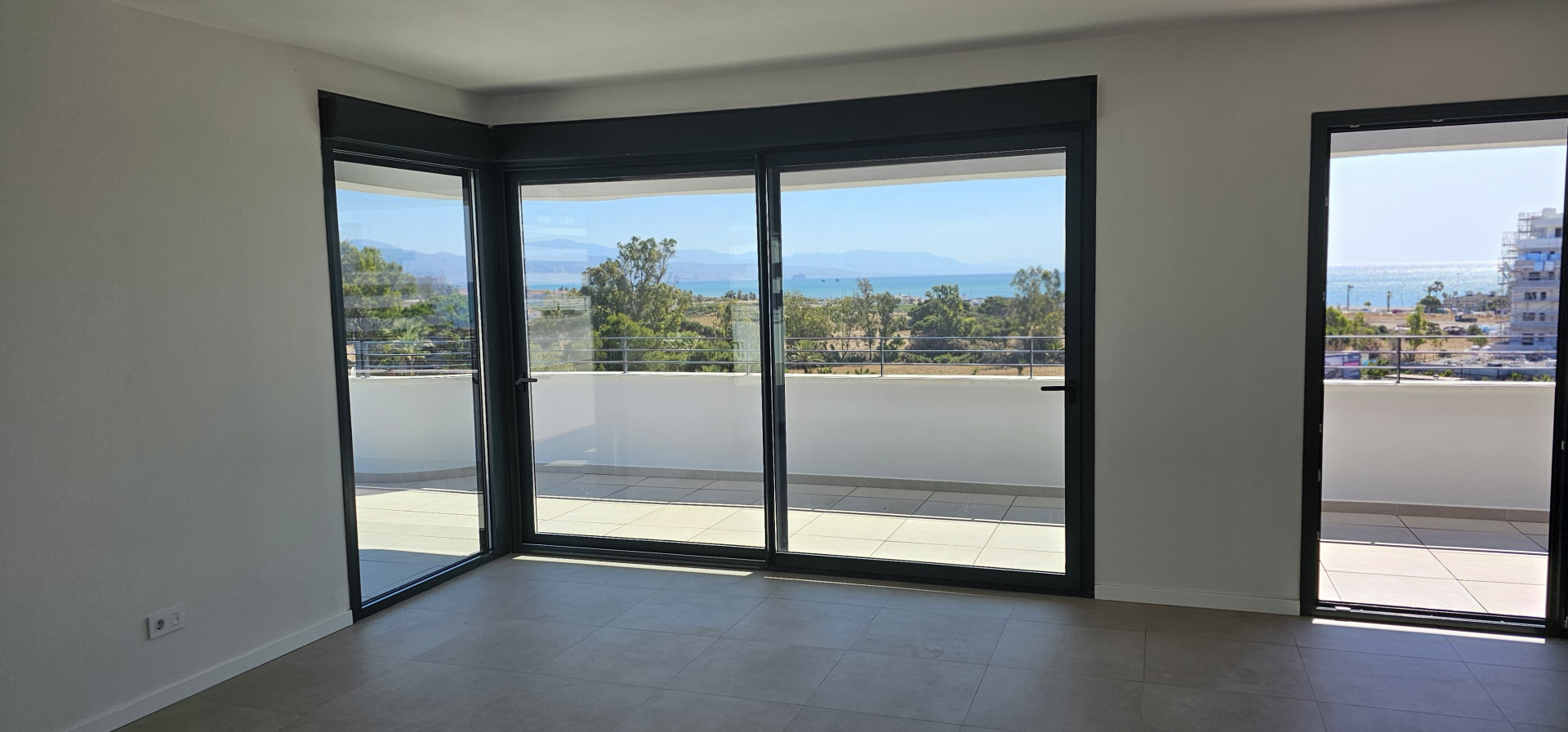 Ático de lujo para estrenar con vistas panorámicas al mar en Los Álamos – Torremolinos