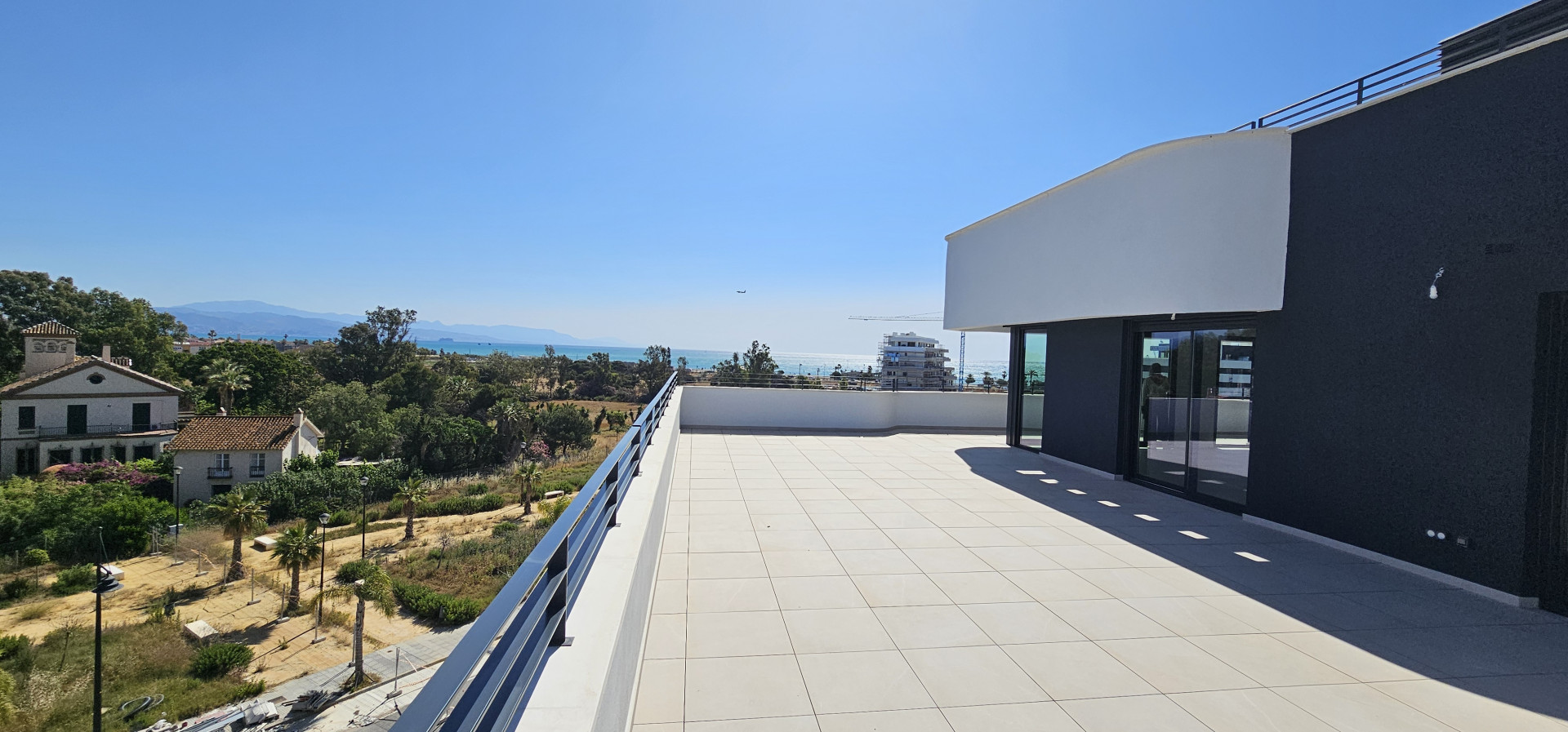 Ático de lujo para estrenar con vistas panorámicas al mar en Los Álamos – Torremolinos
