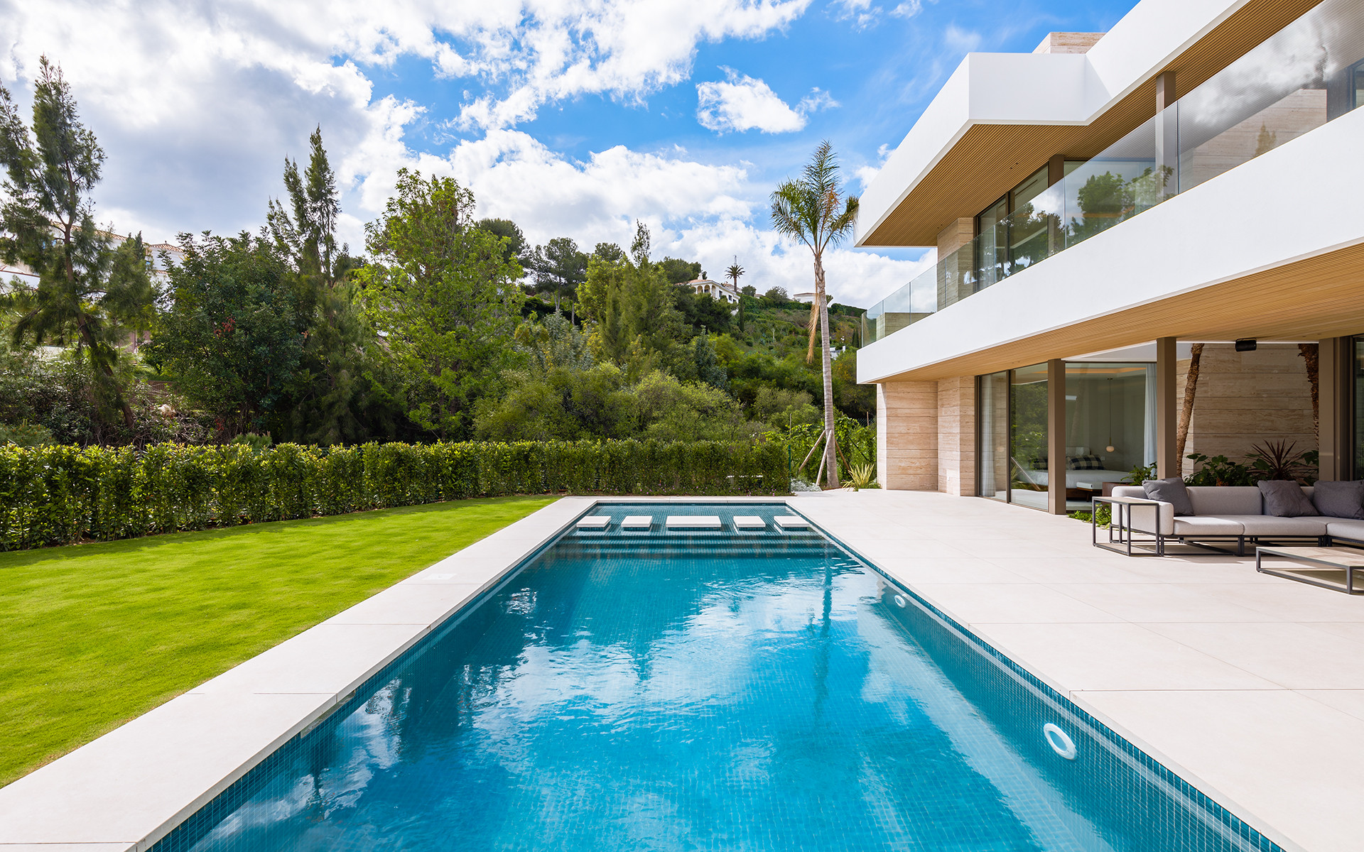 Fabulous Brand-New Villa in Prime El Paraíso Location