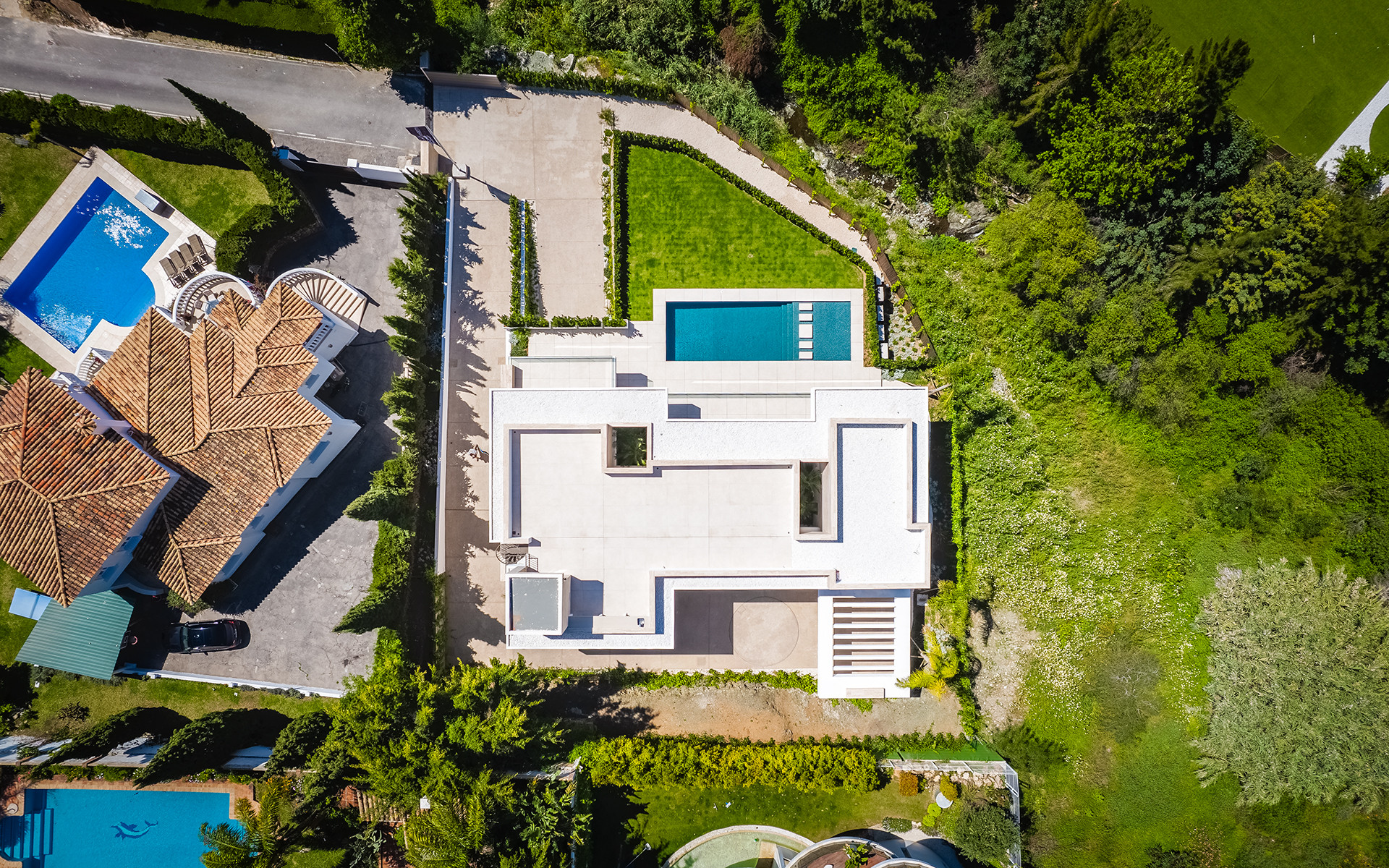 Fabulous Brand-New Villa in Prime El Paraíso Location