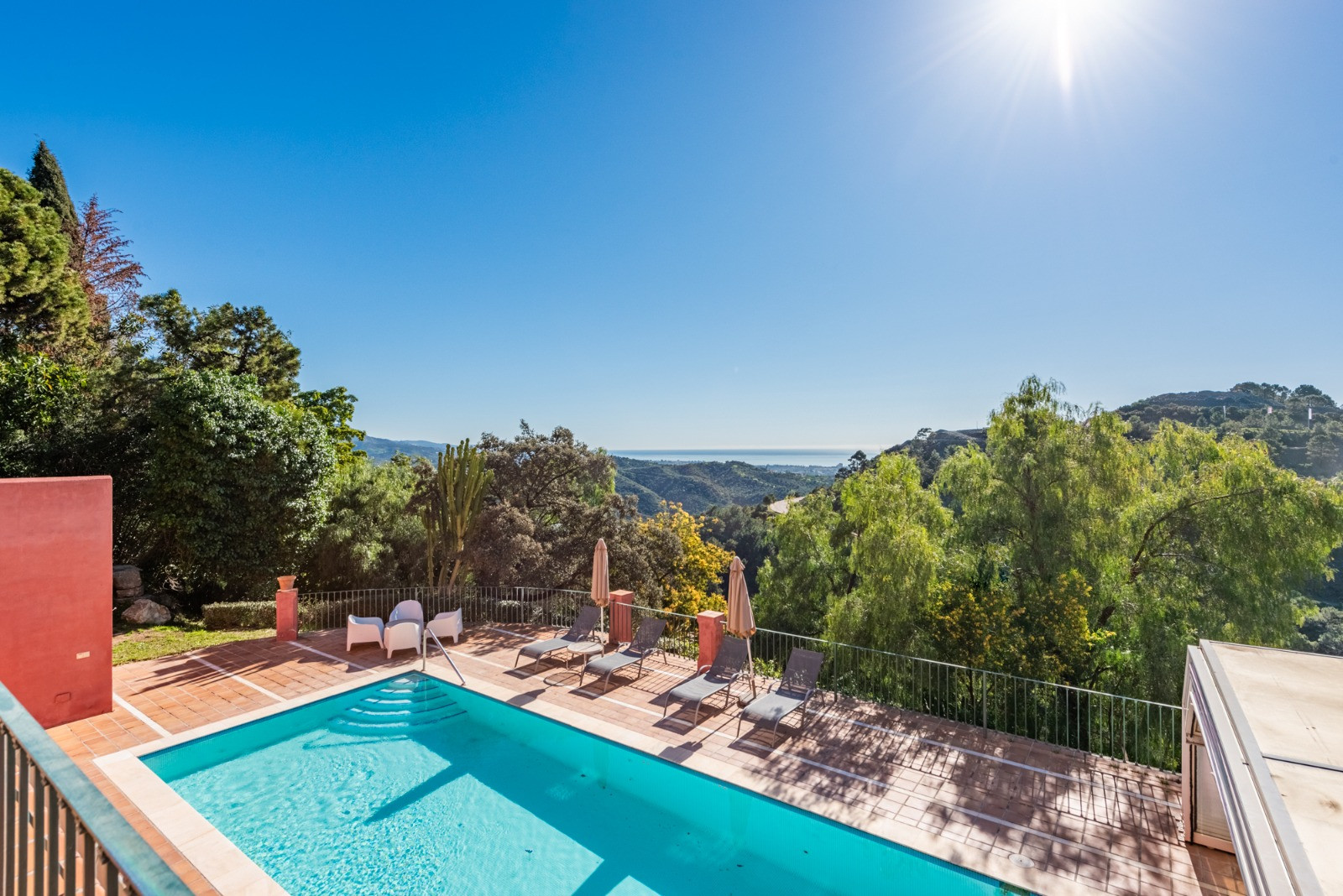 Parcela con Villa y Vistas Panorámicas en El Madroñal