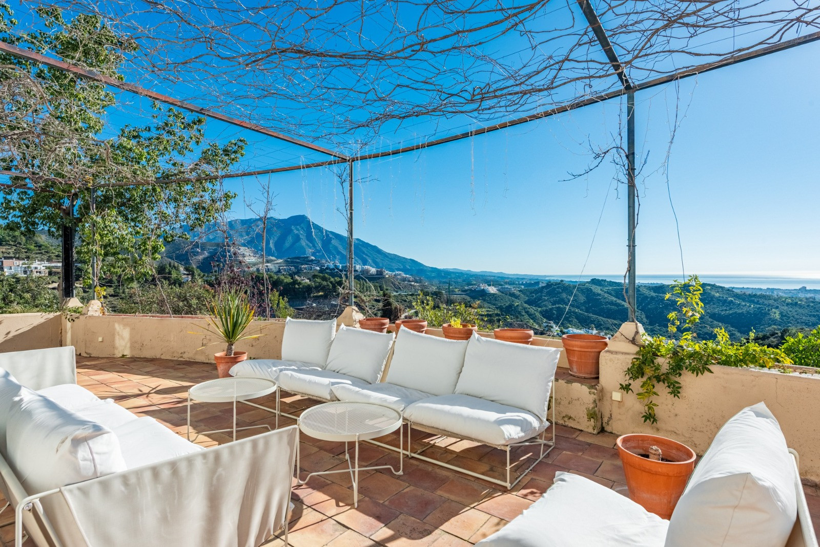 Традиционная Элегантная Вилла с Панорамными Видами в Эль Мадроньяль