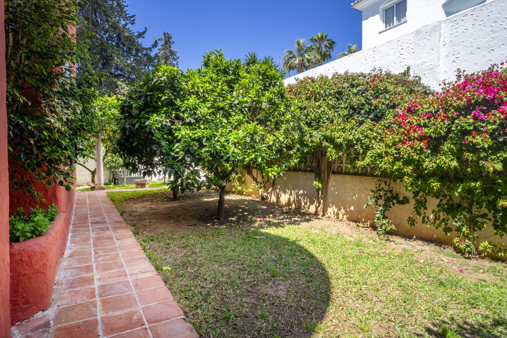 Villa en venta en Nueva Andalucía, Marbella