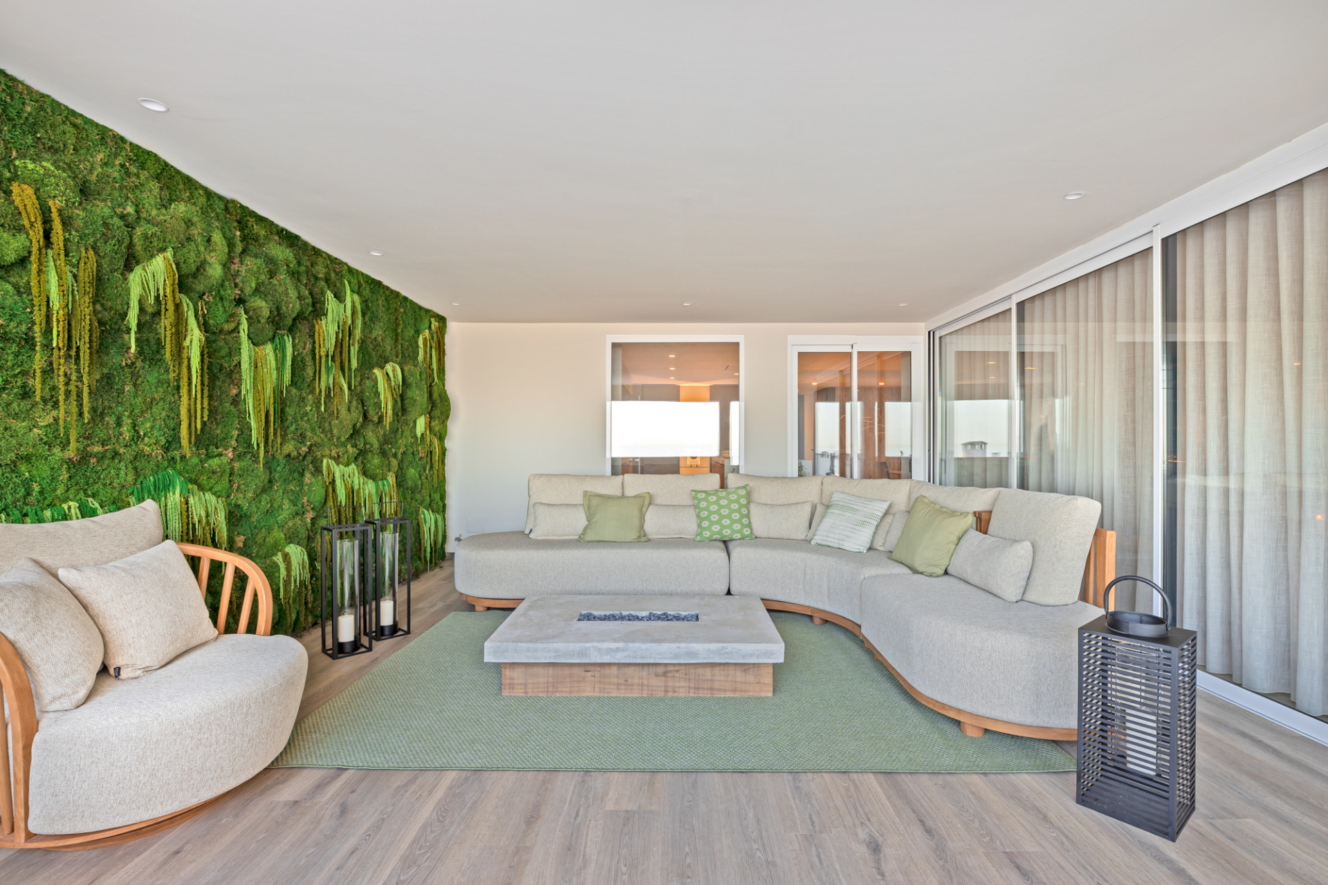 Apartamento Renovado en Puerto Banús – Lujo Frente al Mar