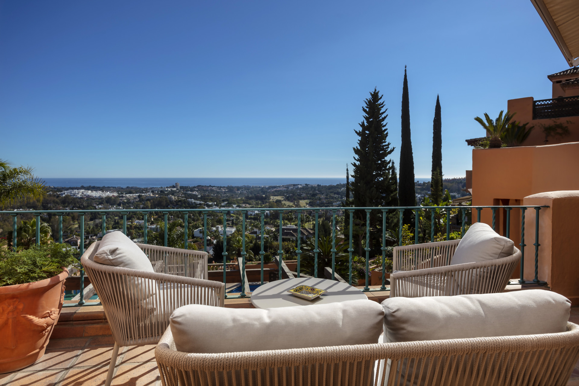 Spectacular south-facing duplex penthouse with amazing panoramic views over the Golf valley & towards the Mediterranean 