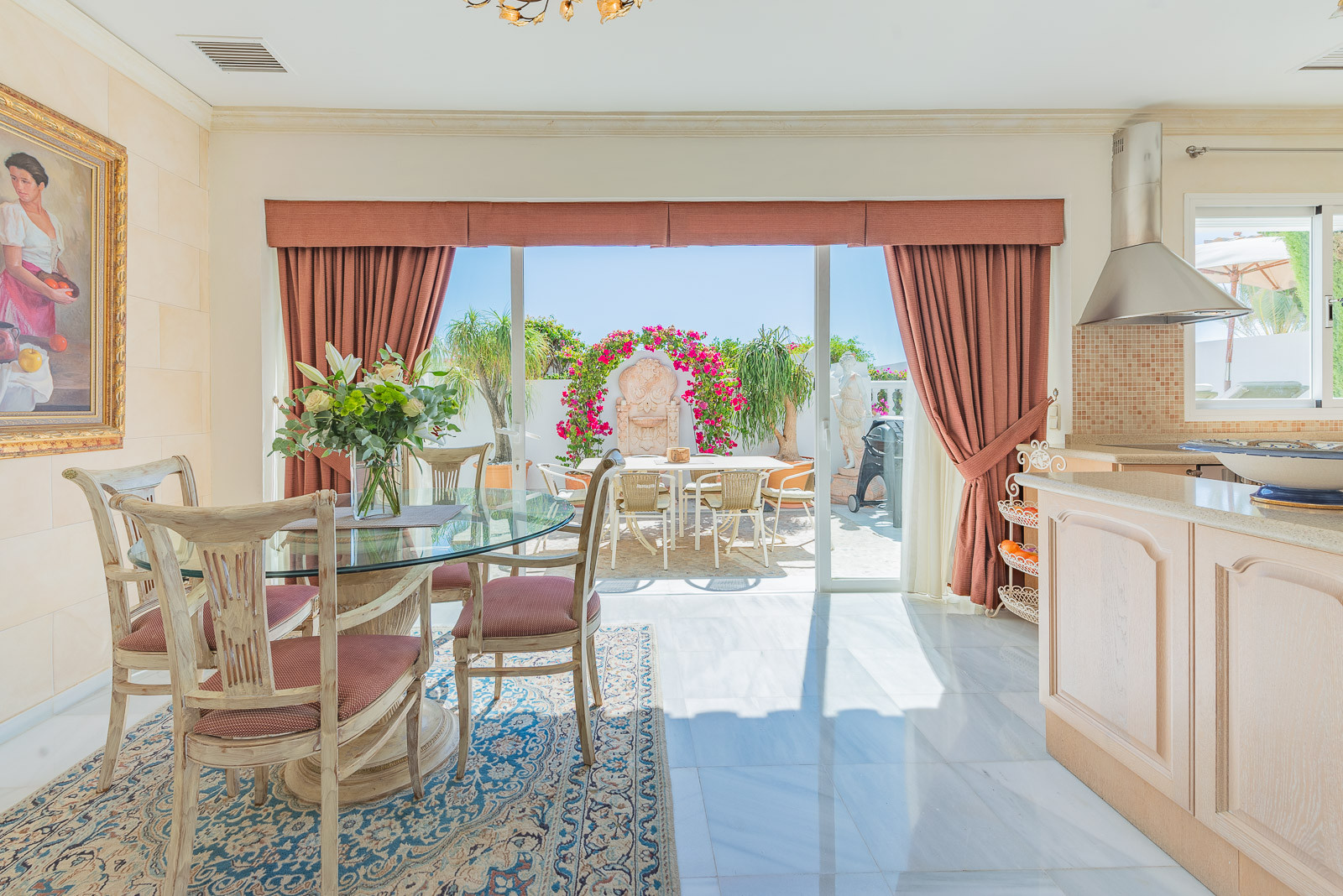 FRONTLINE BEACH TOWNHOUSE WITH AMAZING SEA VIEWS IN OASIS CLUB, MARBELLA