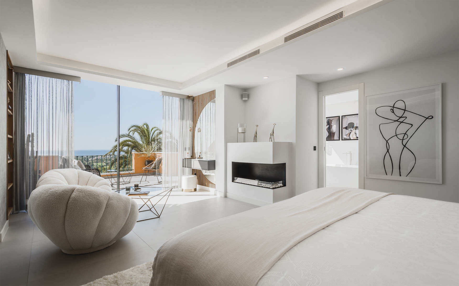 Spectacular fully renovated duplex penthouse with uninterrupted panoramic views to the sea