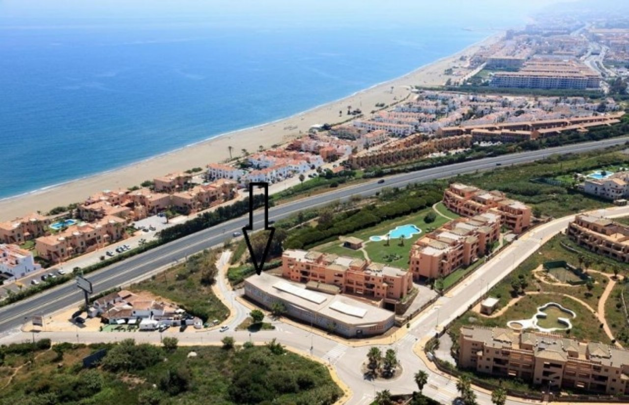 LOCAL COMERCIAL EN VENTA UBICADO EN LA EXCLUSIVA PROMOCIÓN “CASARES BEACH ”