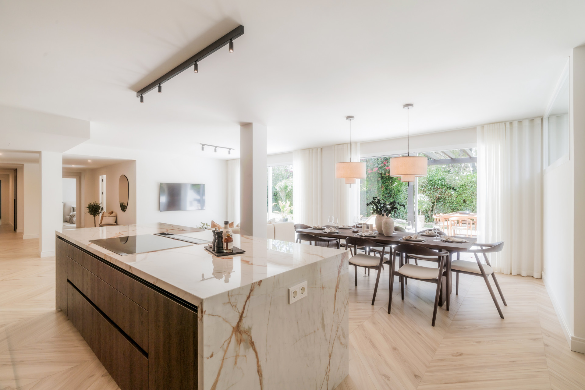 Apartamento en planta baja en Milla de Oro, Marbella