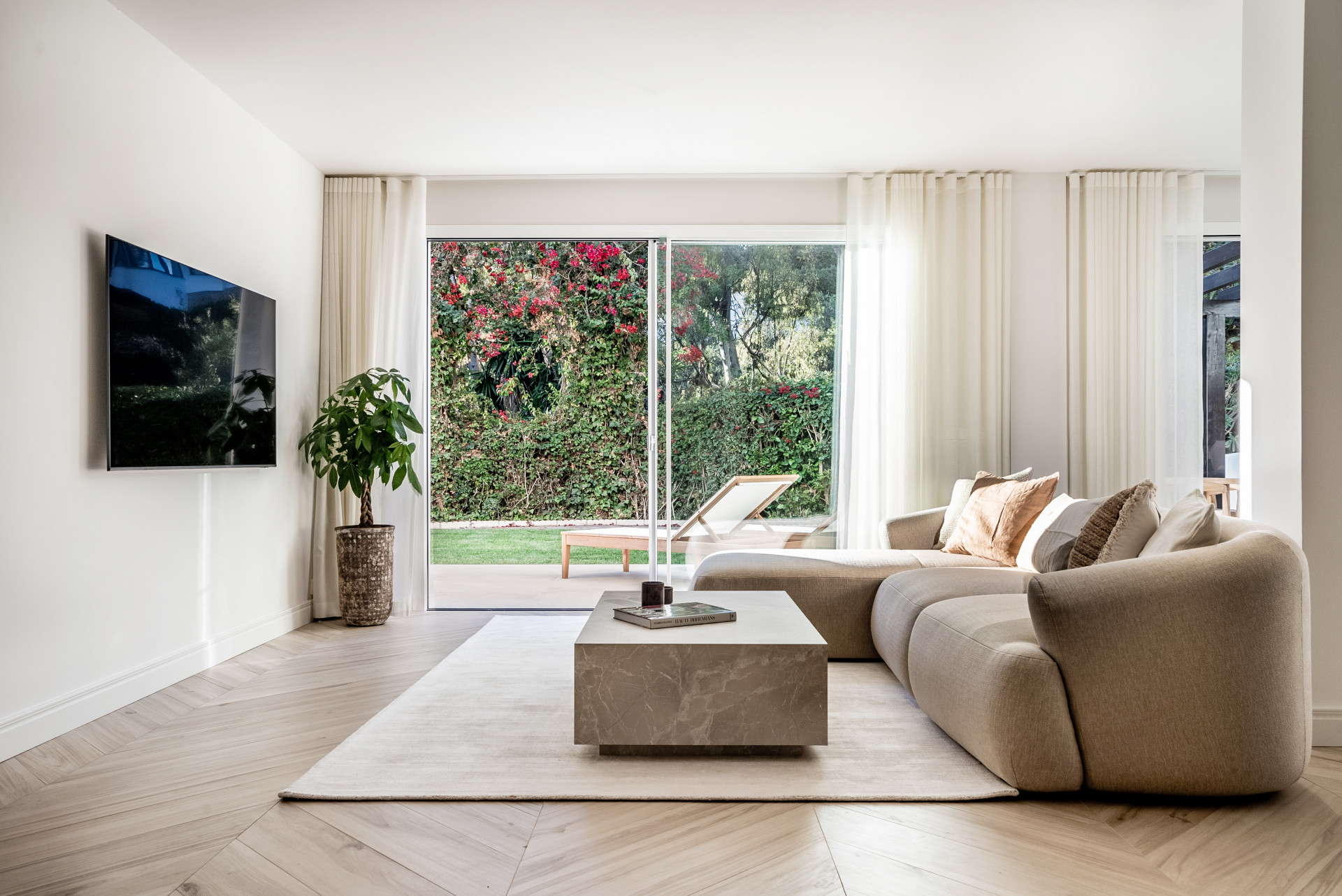 Apartamento en planta baja en Milla de Oro, Marbella