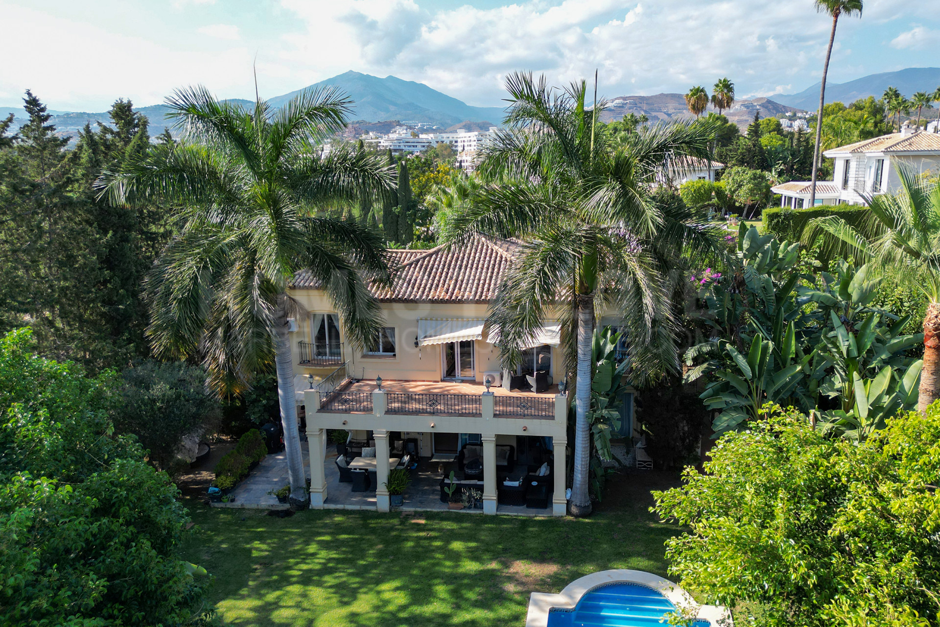 Villa en venta en Las Brisas, Nueva Andalucia