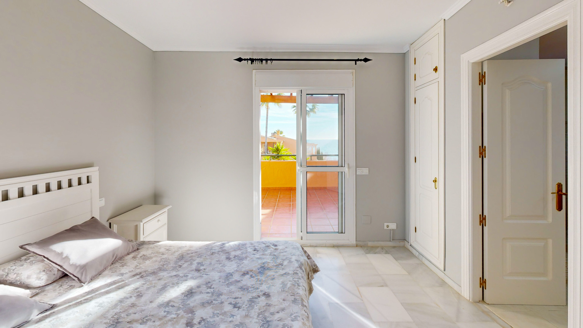 3 Bed Property For Sale in Estepona Costa Del Sol