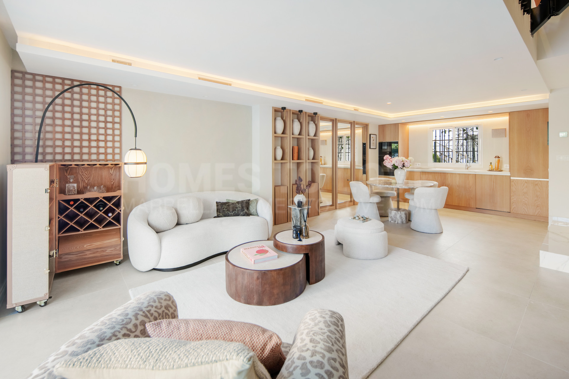 Golden Mile Gem – Renovated Townhouse with Terrace