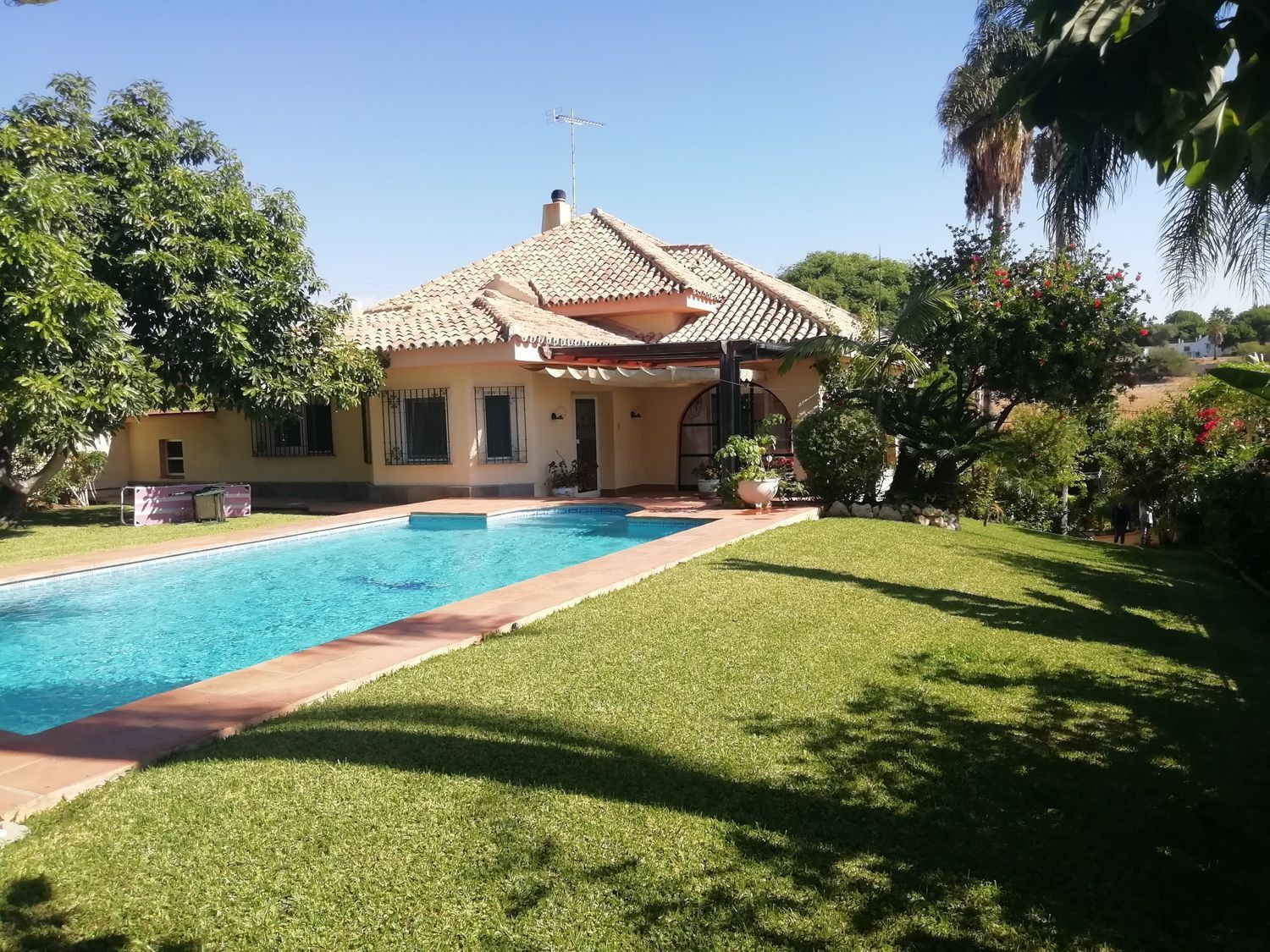 Villa for sale in Lomas de Arroyo Judio, Estepona