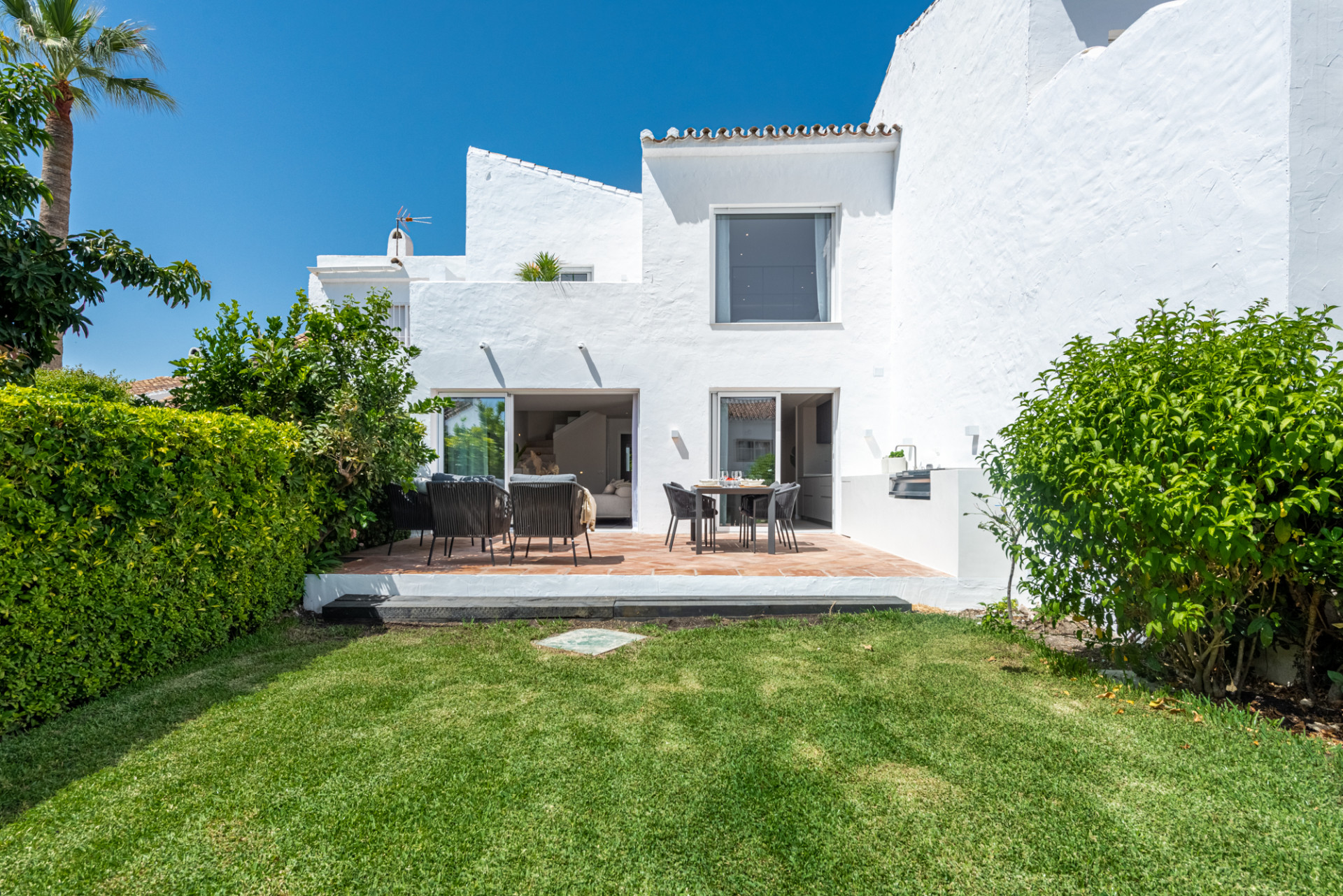 If you’ve dreamed of a home in the Spanish sunshine, offering space, style and serene surrounds, have a look at this townhouse in Aloha