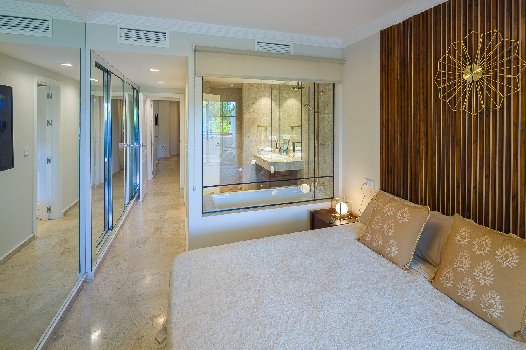 Newly renovated Luxury design, cozy apartment in prestigious Marbella Golden Mile urbanization "Balcon de Puente Romano"