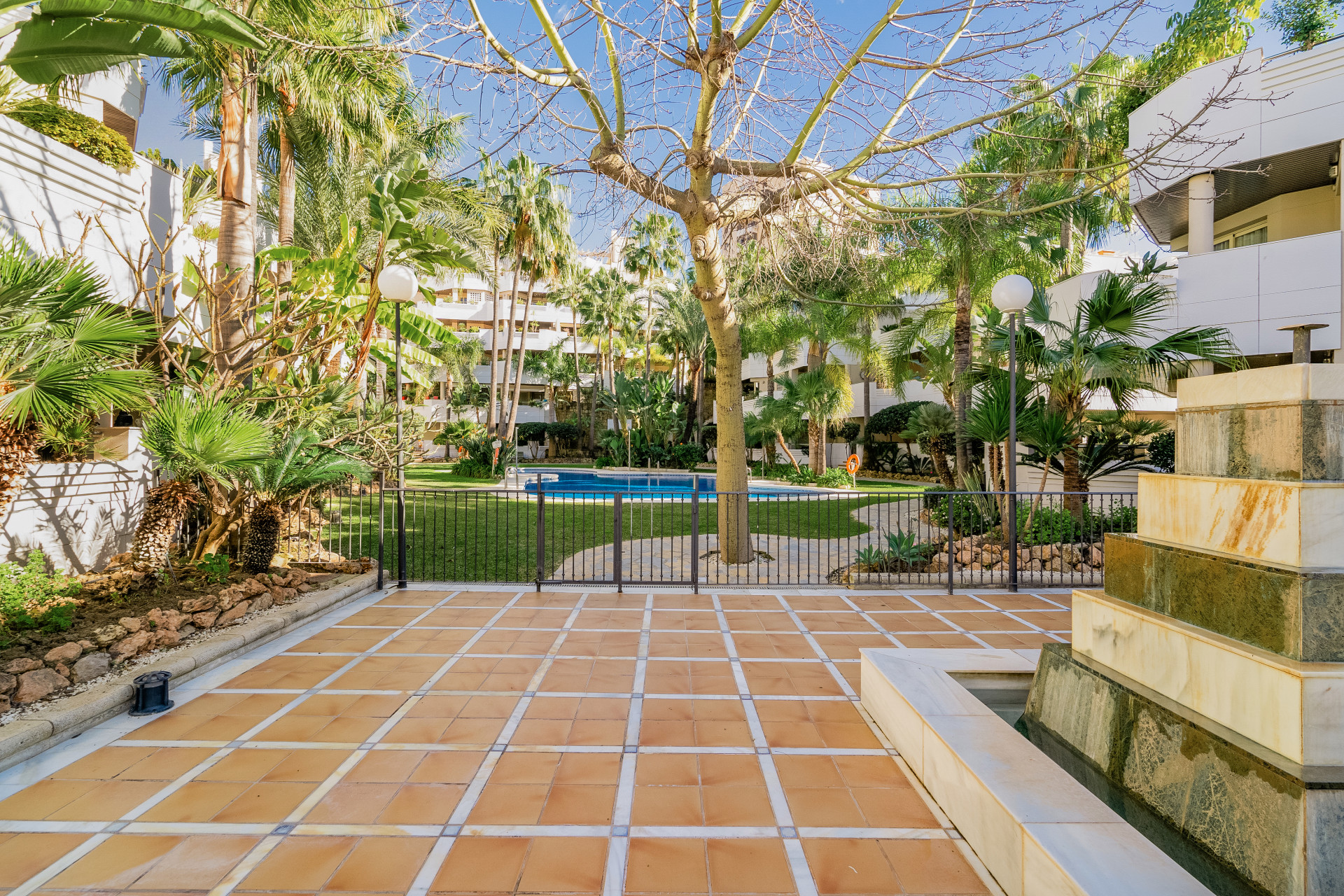 Exclusive Penthouse in popular Fuente Aloha Urbanization close to everything.