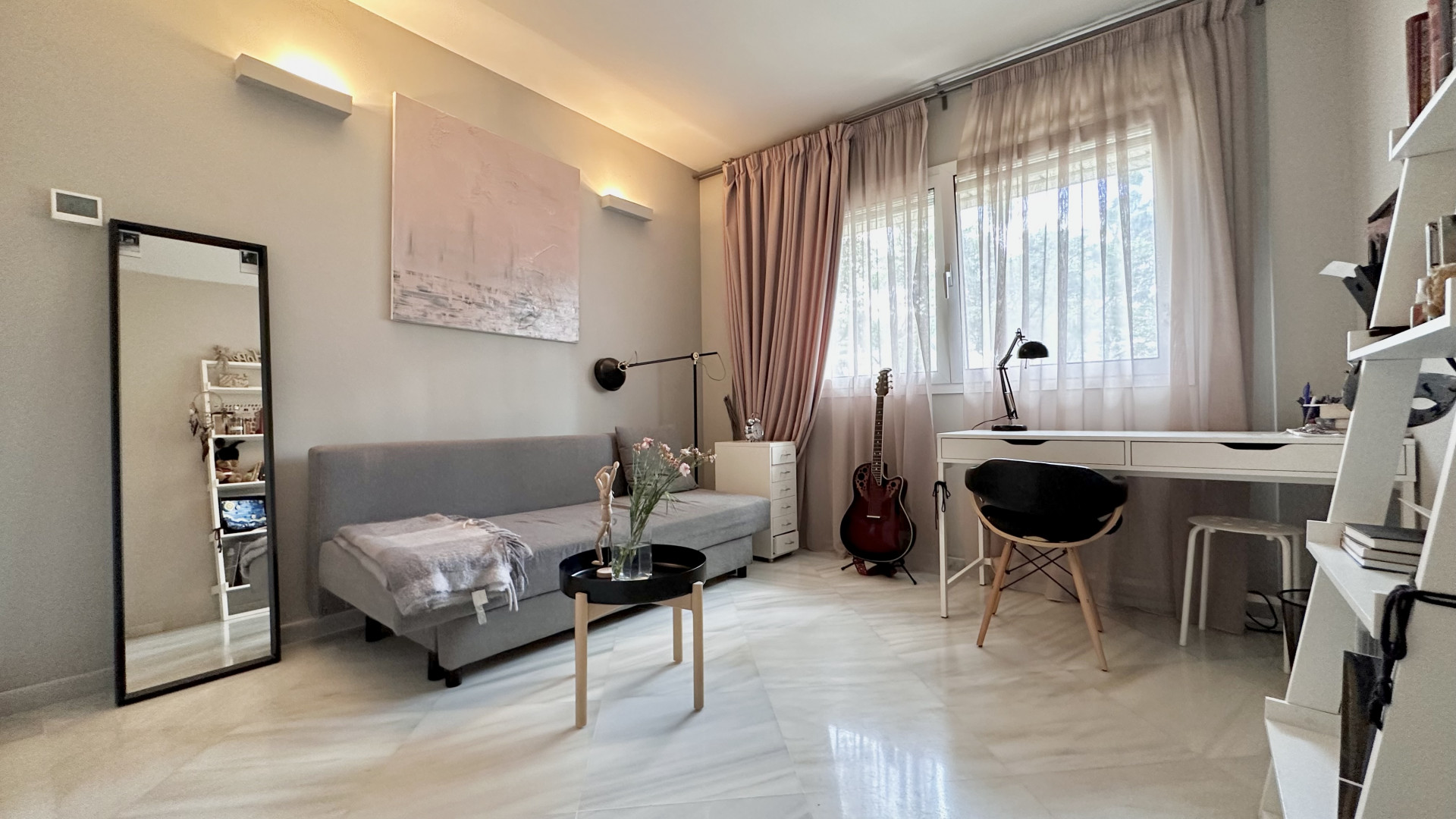 Beautiful and very private apartment in the prestigious Don Gonzalo complex