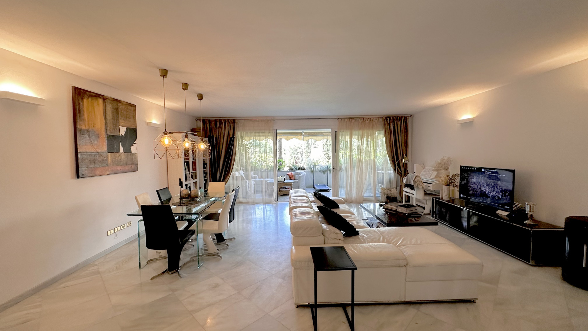 Beautiful and very private apartment in the prestigious Don Gonzalo complex