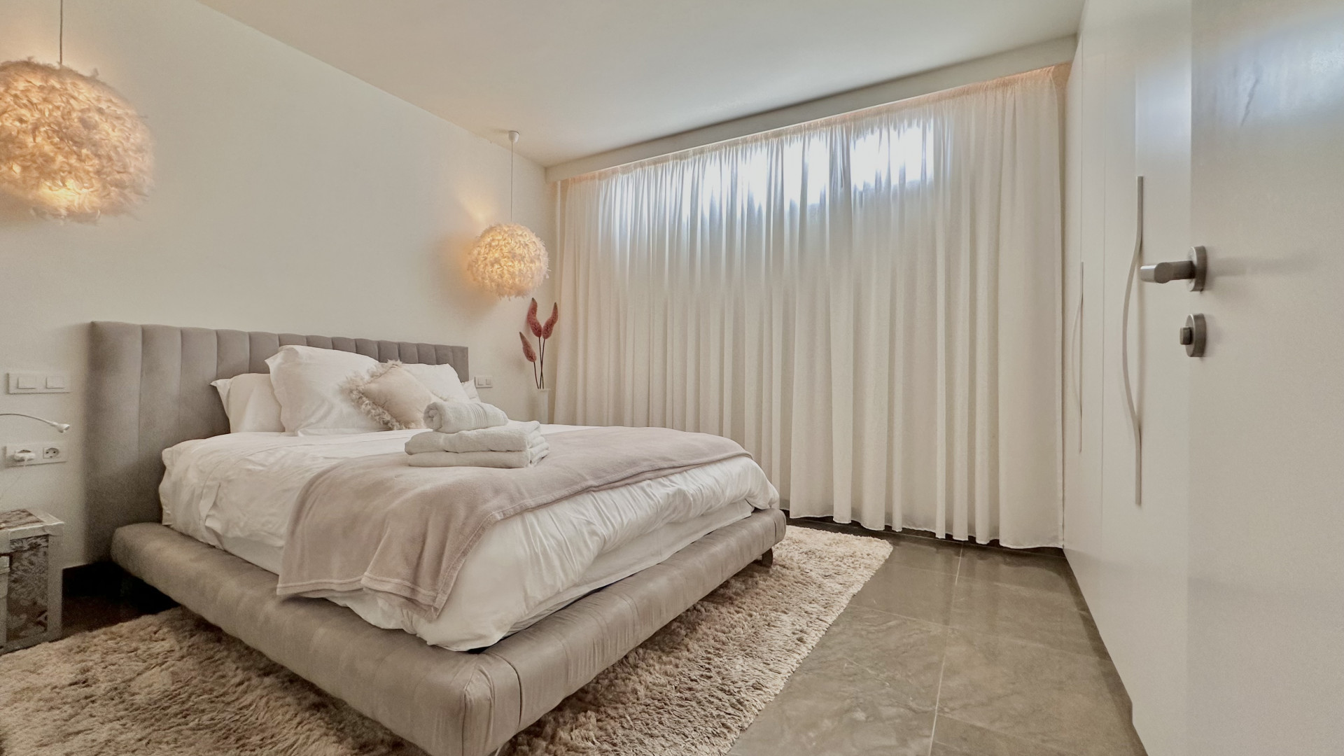 Modern Villa with high quality interior designer in Nagueles Golden Mile.