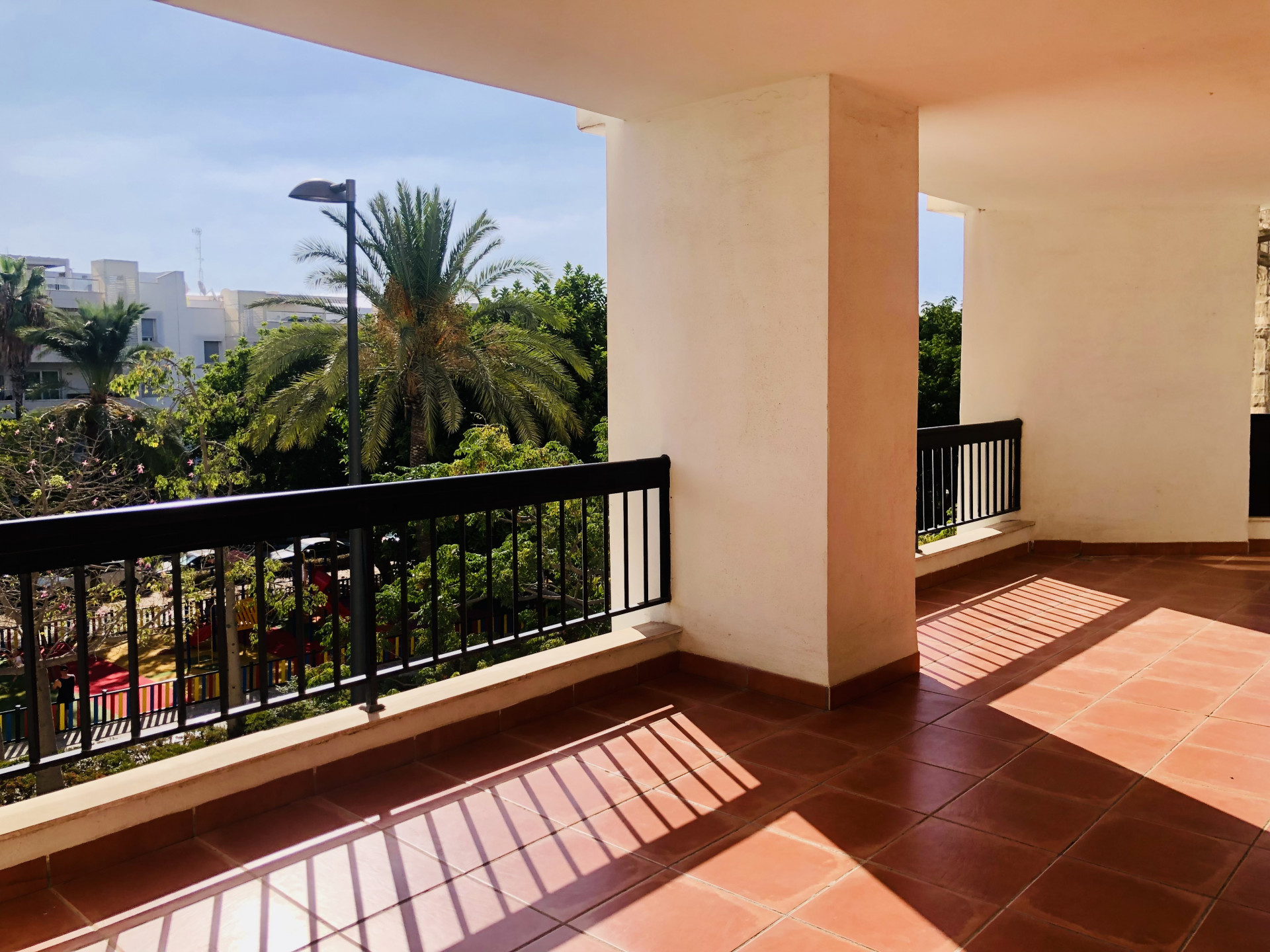 Magnificent three-bedroom apartment on San Pedro Boulevard.