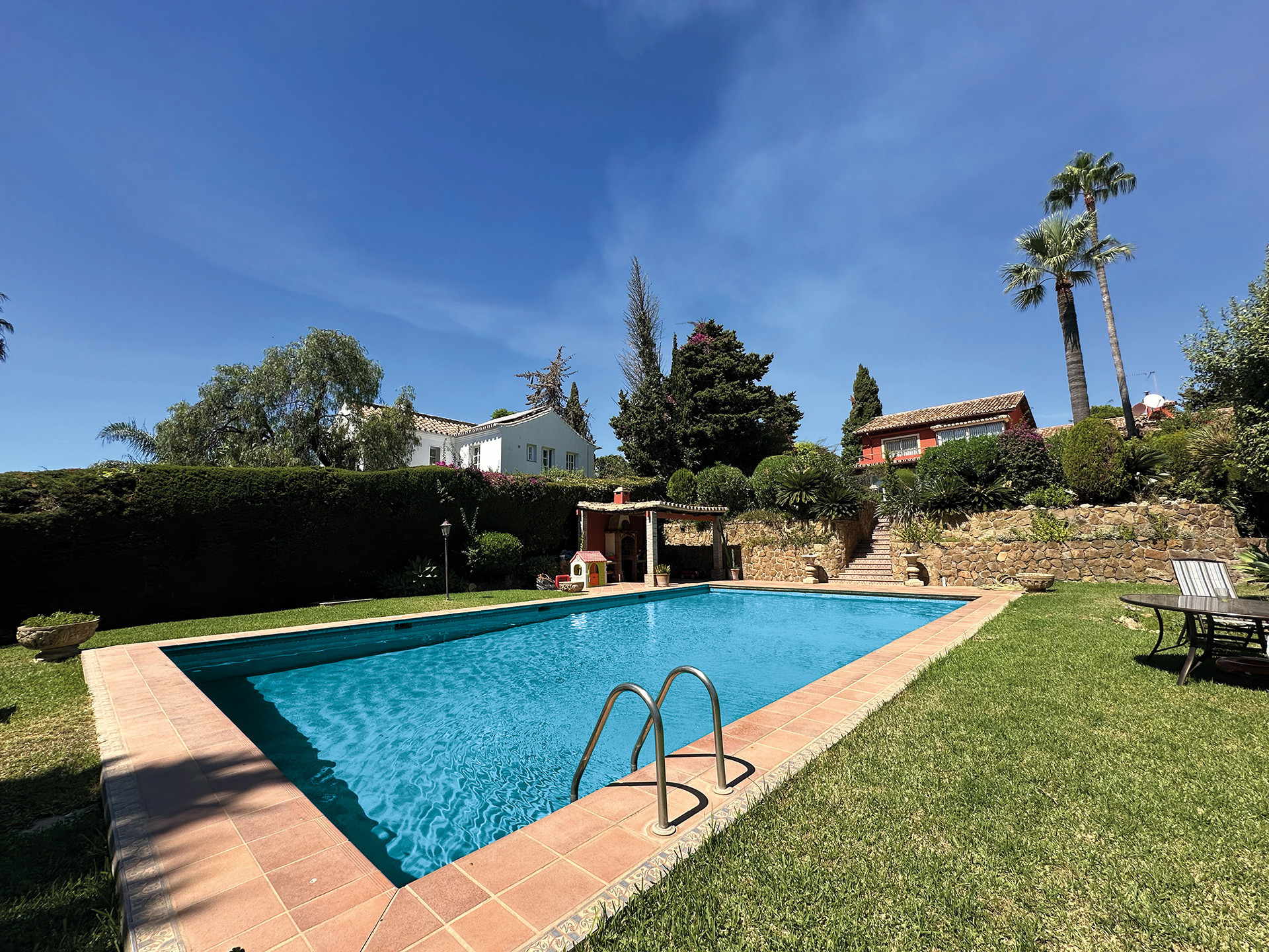 ВИЛЛЫ en Marbella · Nueva-Andalucia 2500000€