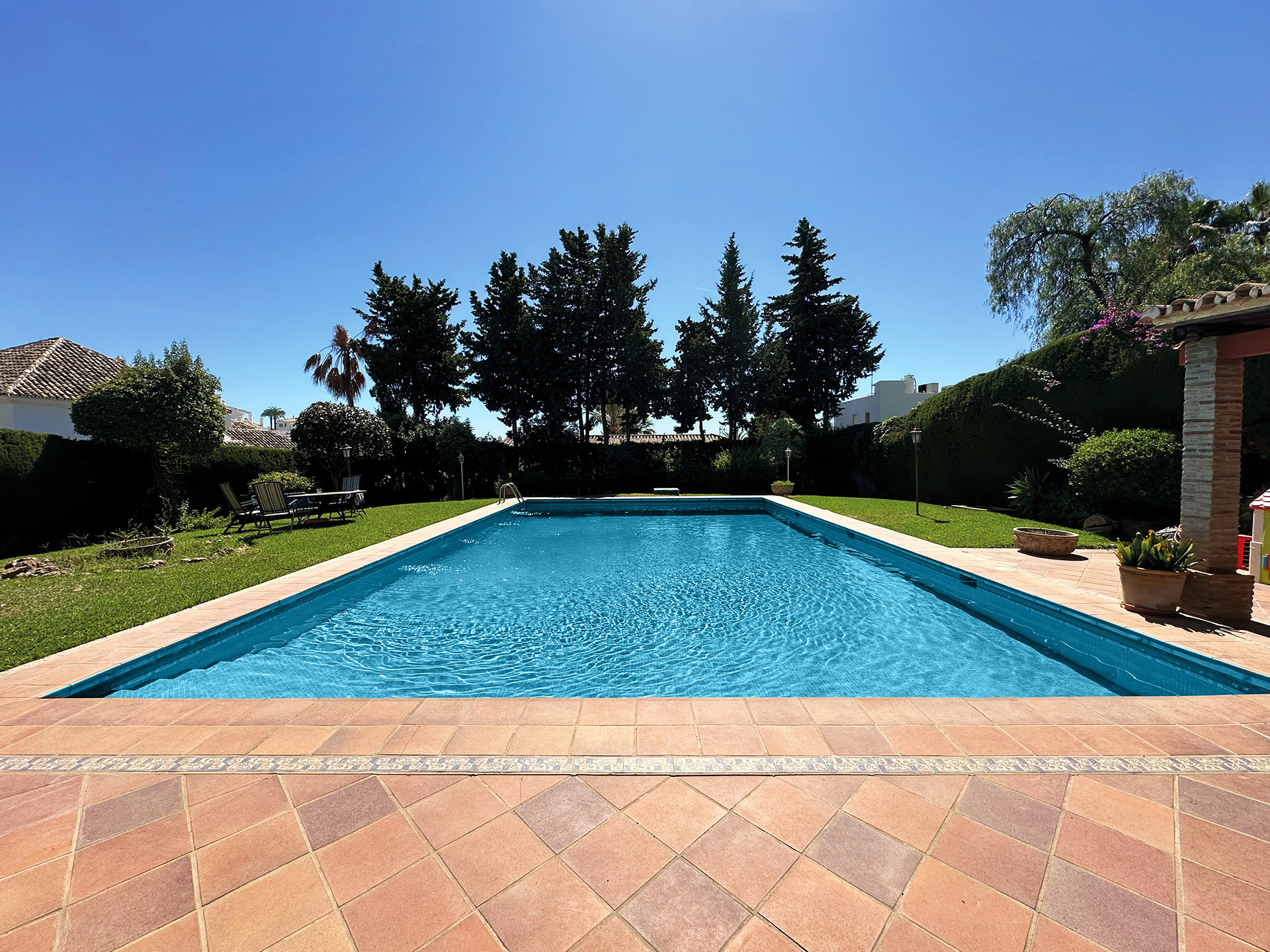 ВИЛЛЫ en Marbella · Nueva-Andalucia 2500000€