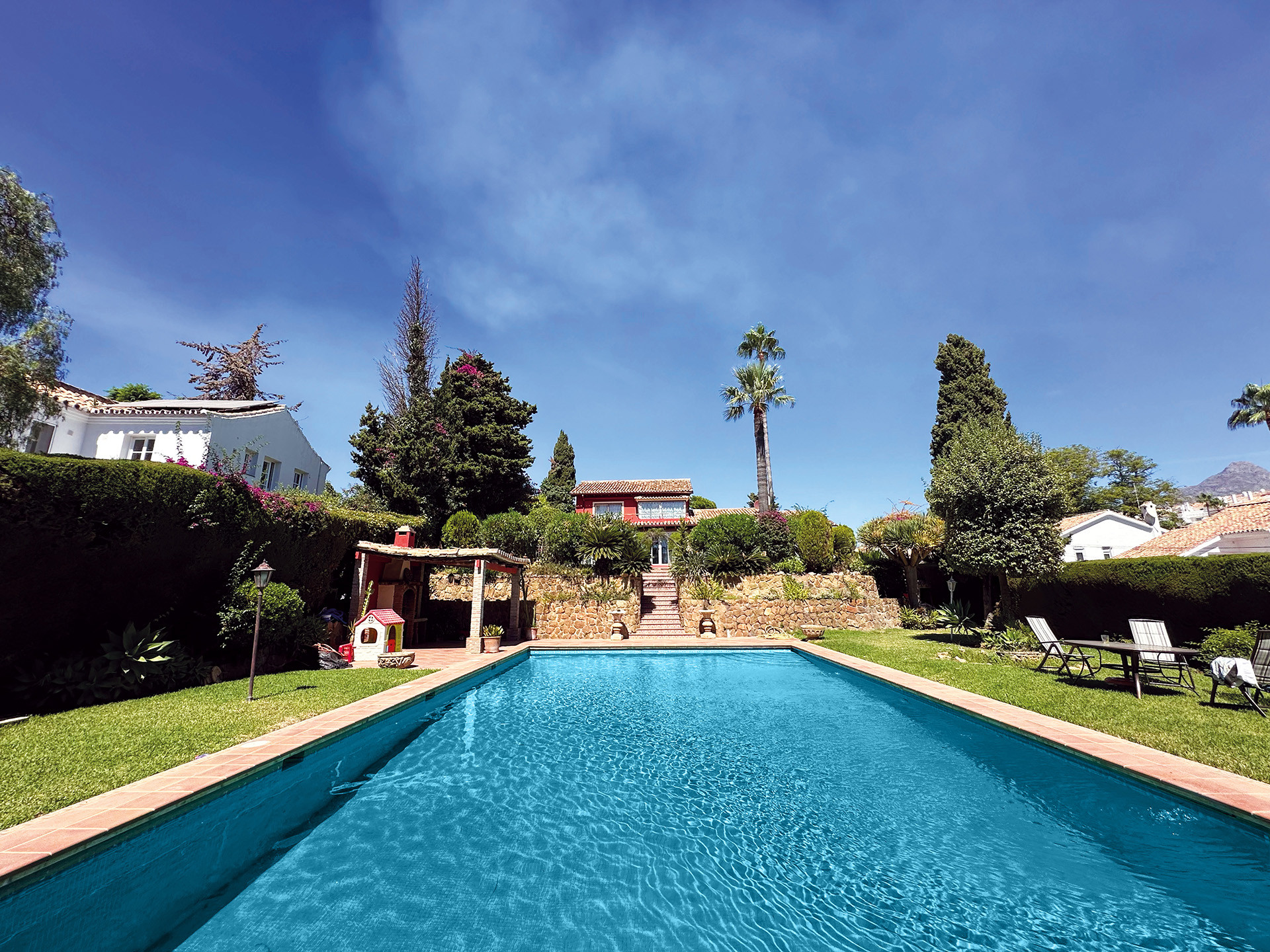 ВИЛЛЫ en Marbella · Nueva-Andalucia 2500000€