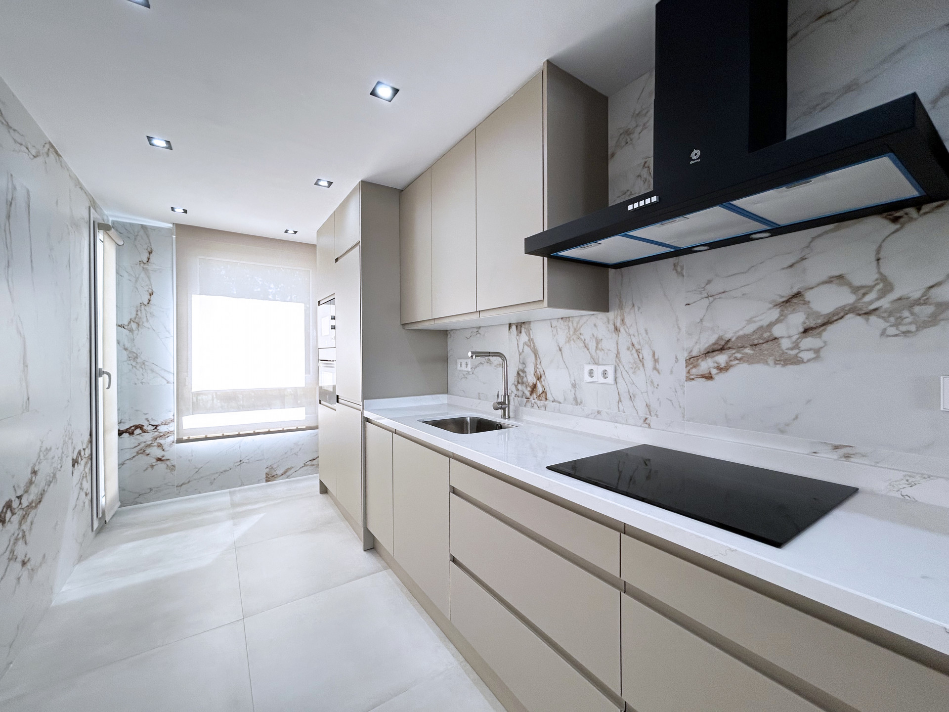 КВАРТИРЫ en Marbella · Marbella-Golden-Mile---Las-Cañas 1350000€